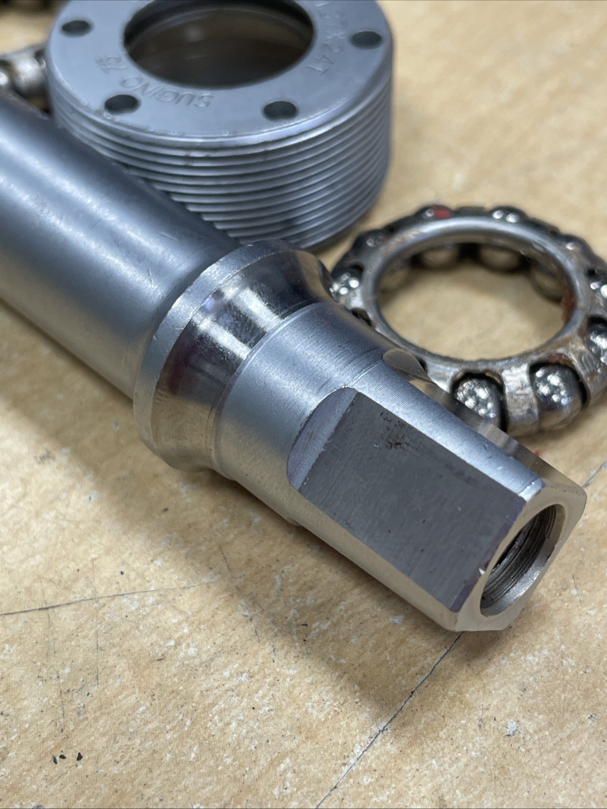 Sugino 75 Track 68x109mm Bottom Bracket Set: with non-drive cup and bearings