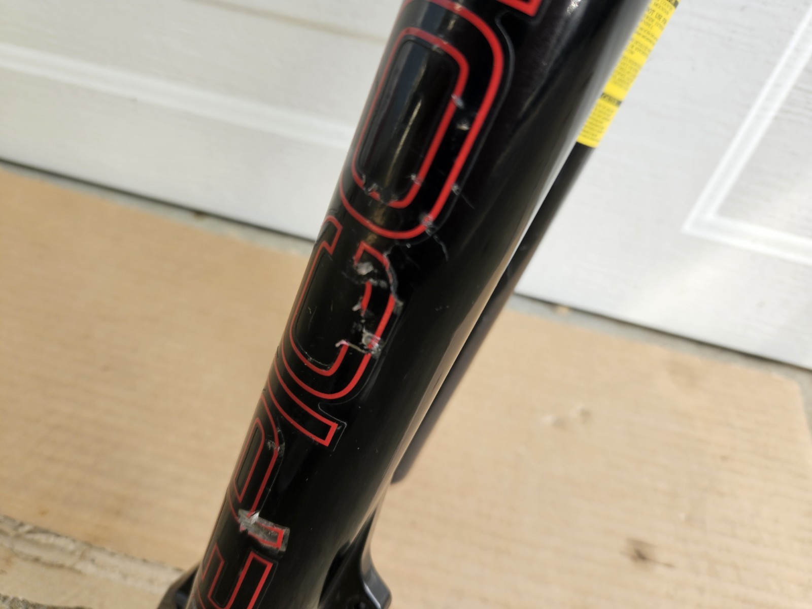 26″ Suntour Epicon 1-1/8″ Threadless Air Suspension Fork Magnesium Black