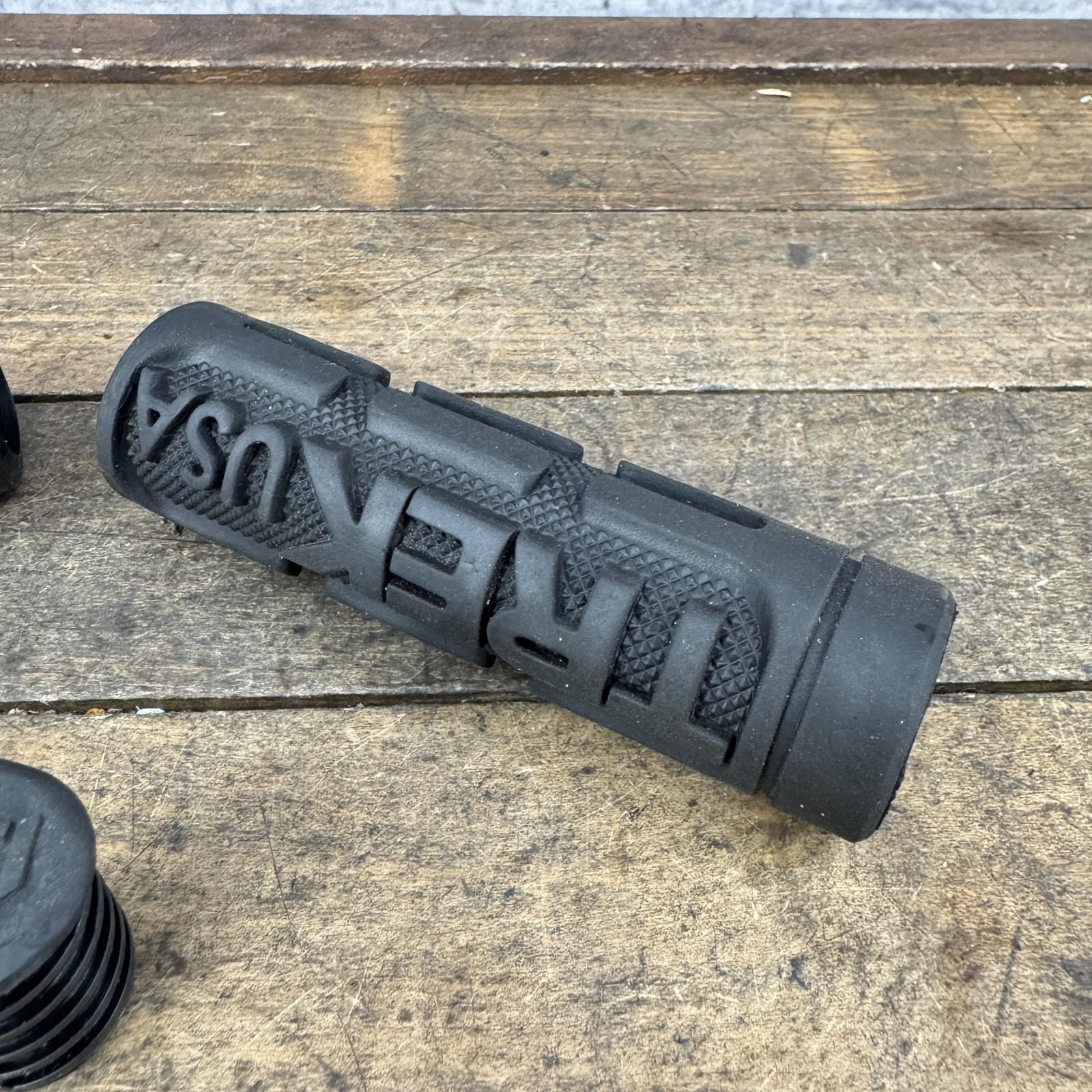 Trek USA Handlebar Grips Pair Black Rubber ATI Bar Ends Bike MTB 990 970 90s