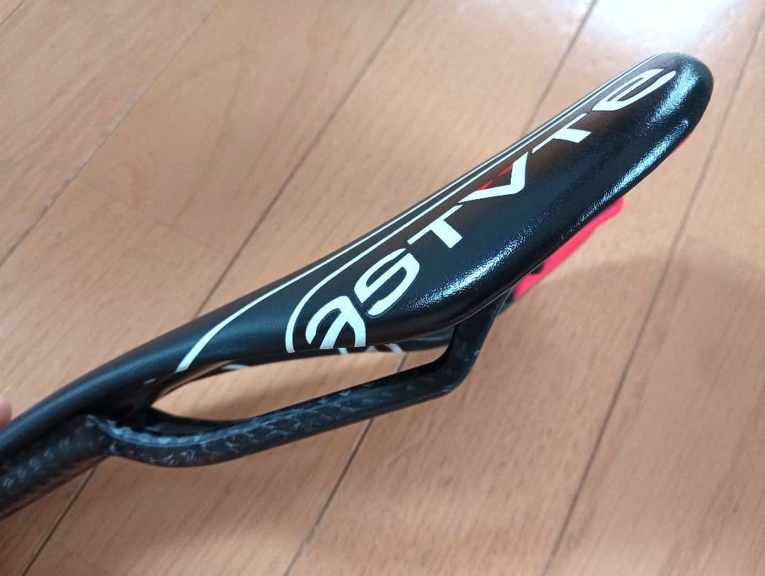 Astute ASTVTE RUSH saddle carbon rail