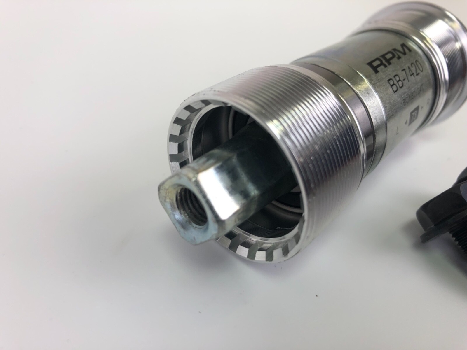 RPM CARTRIDGE BOTTOM BRACKET 73×113 mm BB-7420 1.37 x 24T W/BOLTS SEALED BB NEW