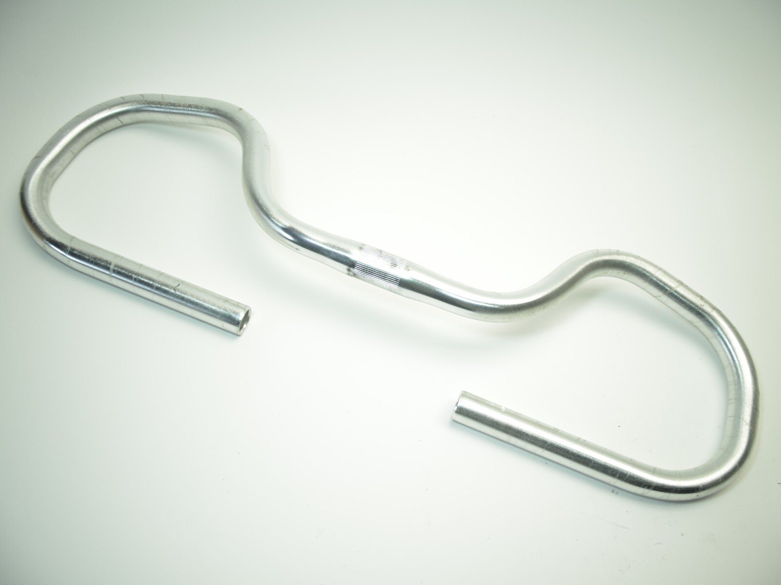 CRISSCROSS DROP-IN HYBRID TREKKING BAR HANDLEBAR 570 MM ALLOY 25.4 MM CLAMP