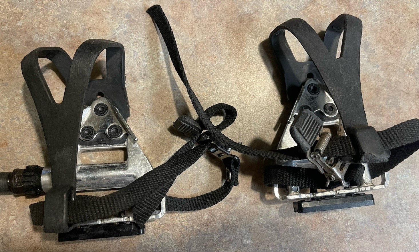 Wellgo LU-961 Touring Trekking Bike Cycling Right Left Pedals & Toe Clips