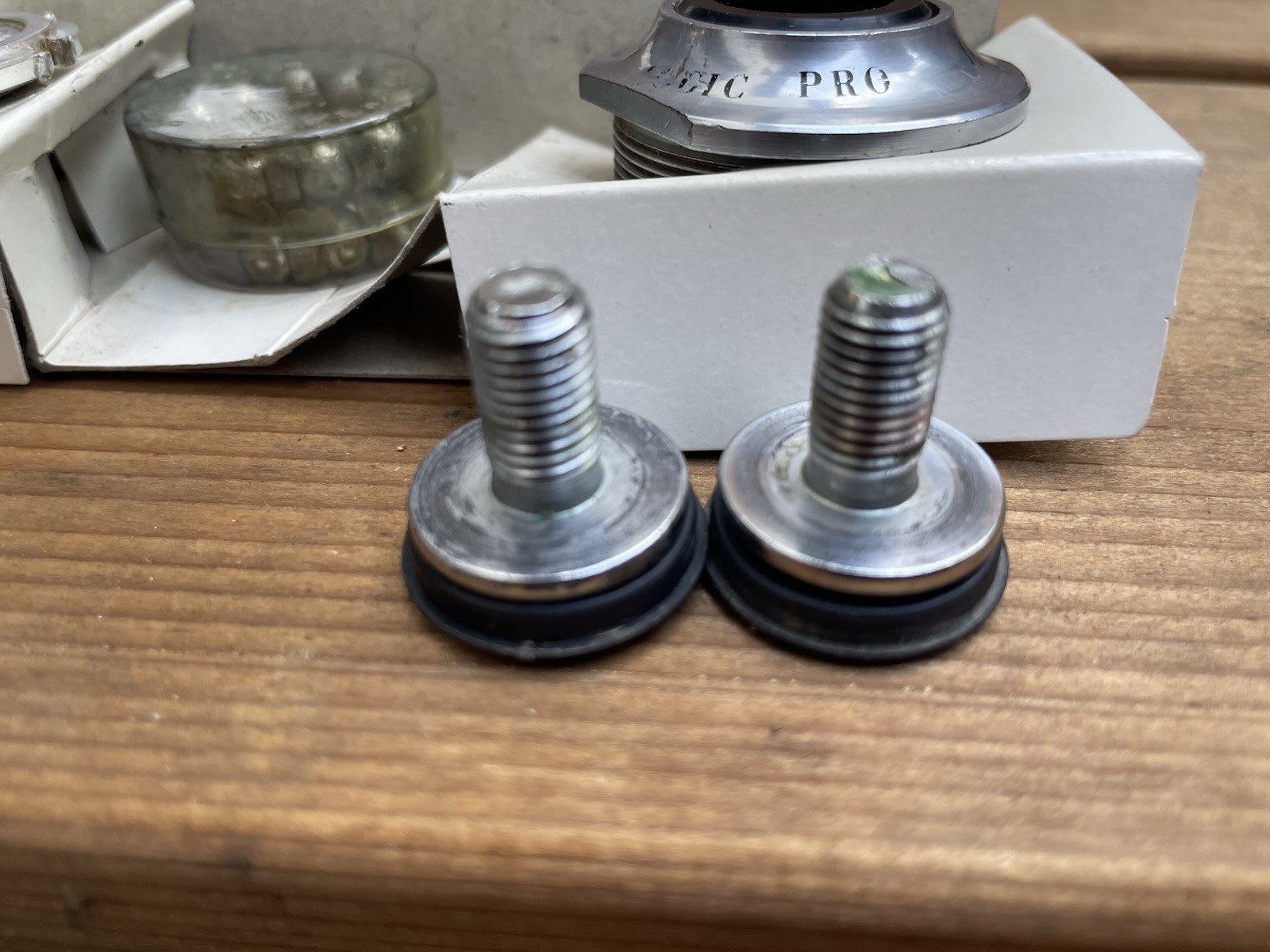 VINTAGE RITCHEY LOGIC PRO 123 SQUARE SPINDLE THREADS BEARINGS 1.37x24T