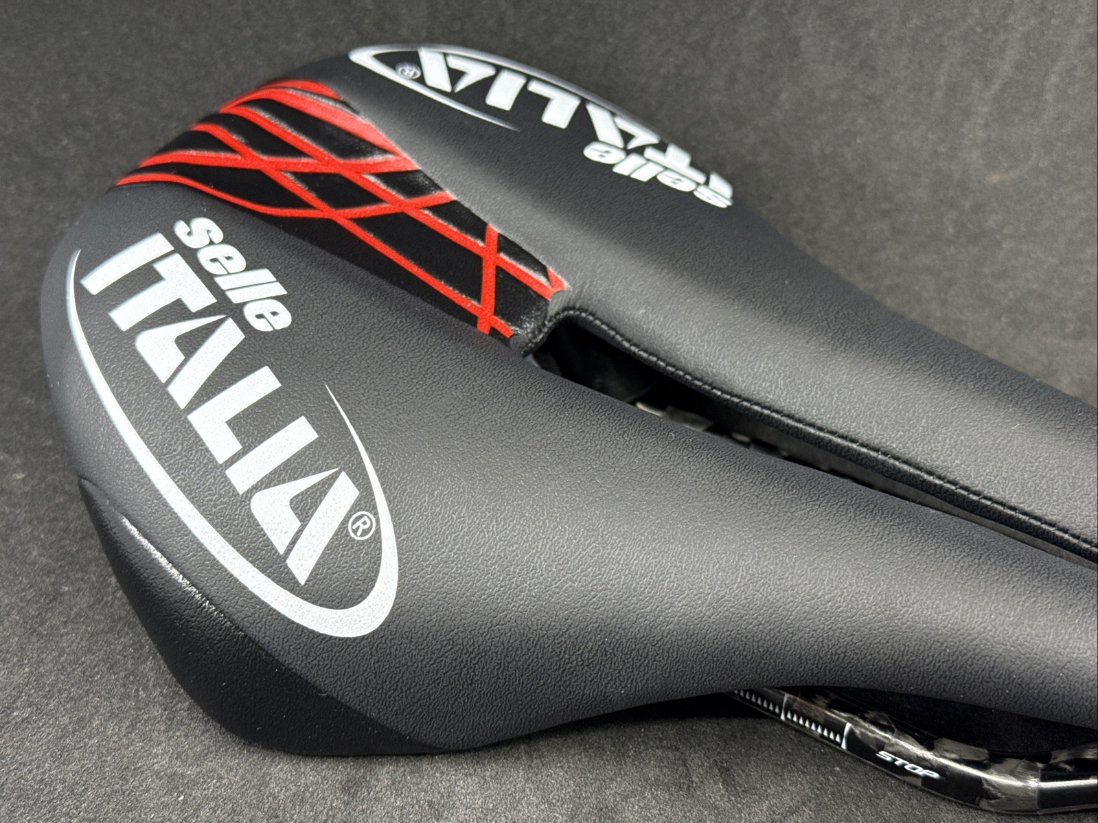 Selle Italia NOVUS SuperFlow Kit Carbonio Team Edition 280mm x 145mm Black Red