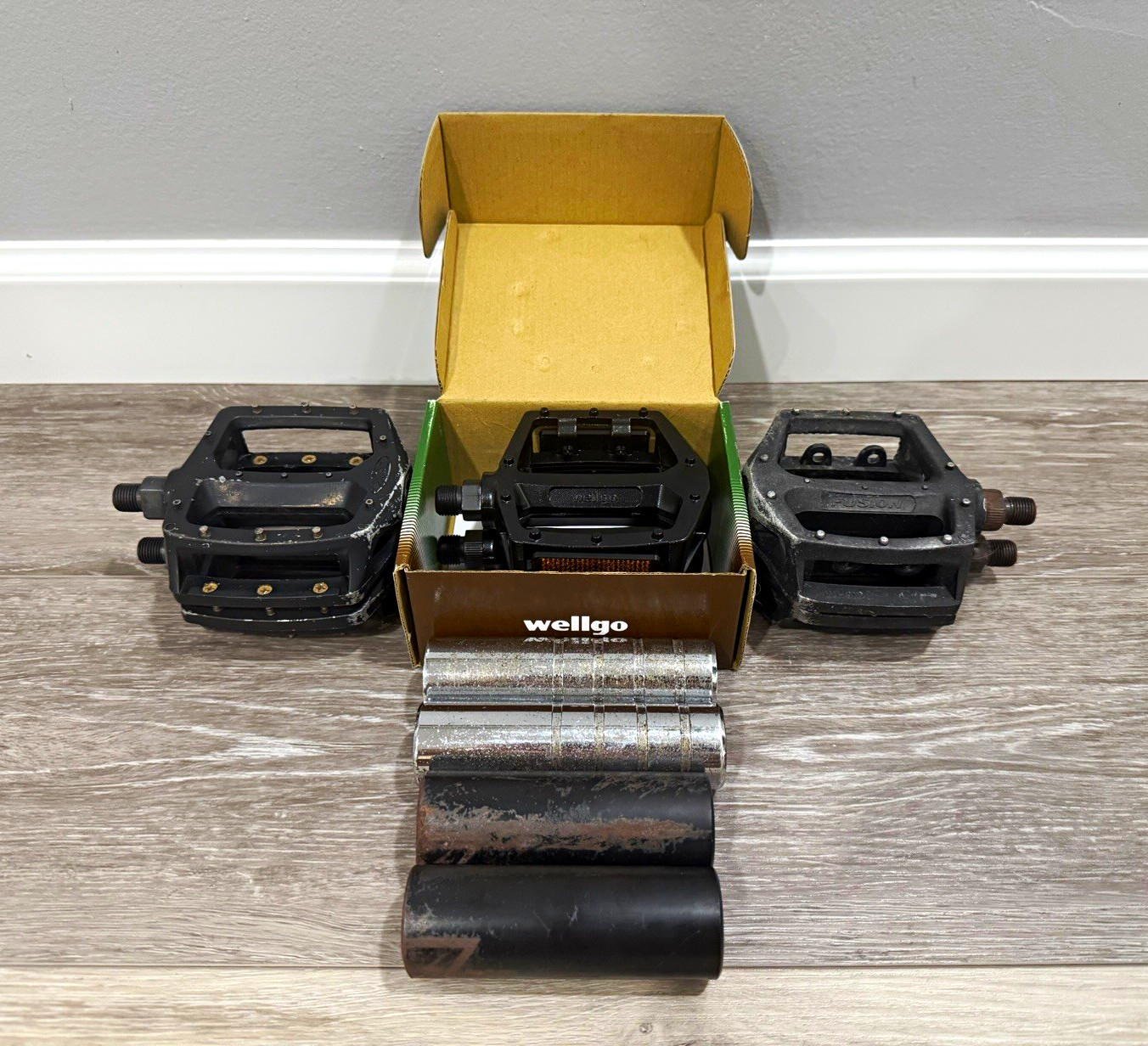Lot Of 3 BMX Pedals 9/16” (Schwinn, Wellgo, Fusion) and 2 Sets Of Pegs