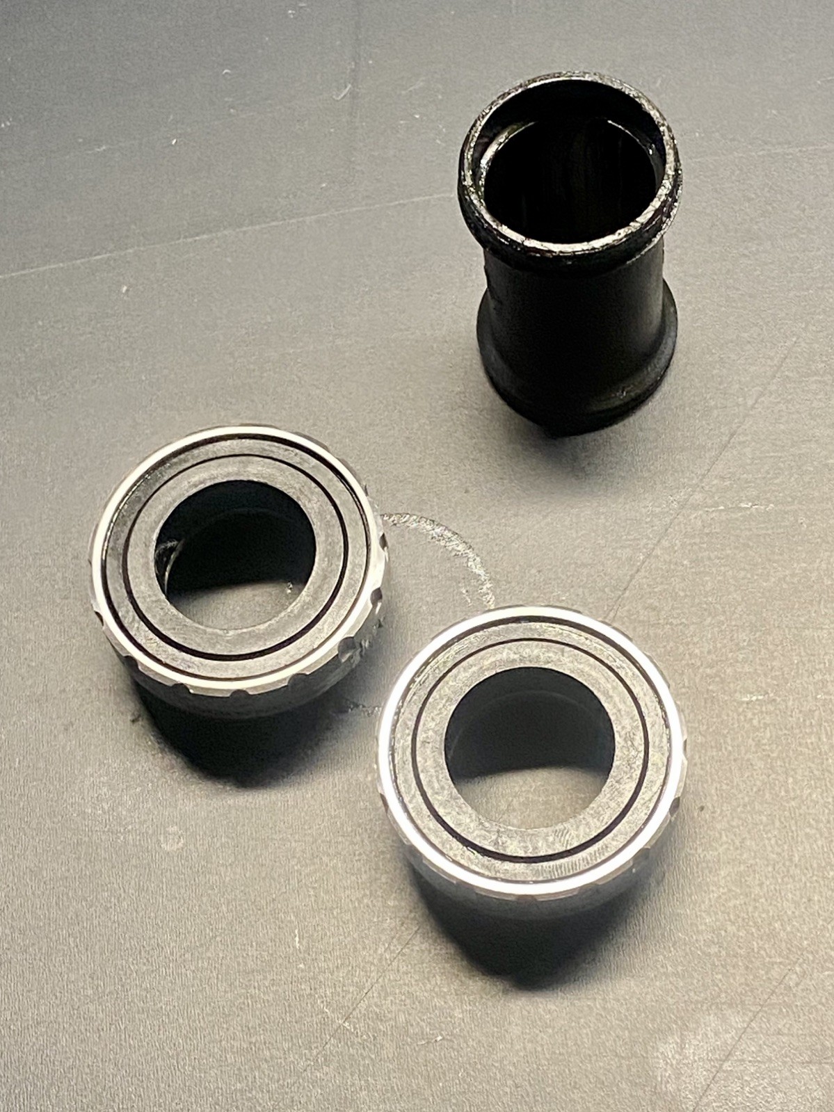 Shimano BB-RS501 Bottom Bracket English BSA 68mm hollowtech II 24mm Road Silver