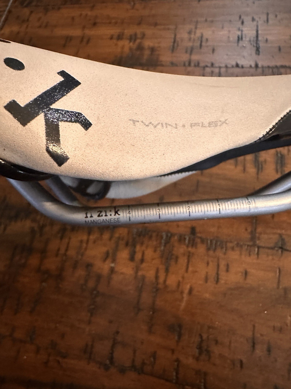 FIZIK ALIANTE TWIN FLEX Saddle White/ Black