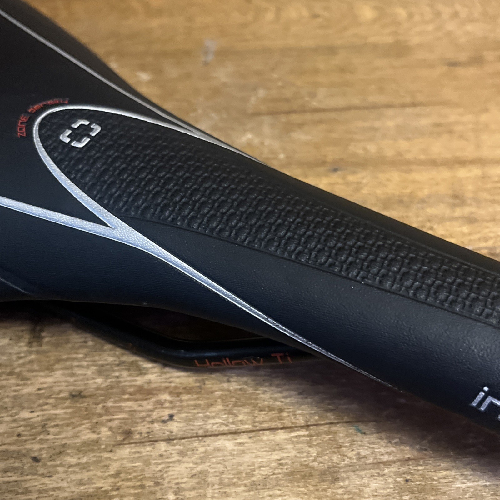 Vintage Bontrager RXL Inform Saddle 270 mm Length 140 Width Ti Rails Tempt Tech