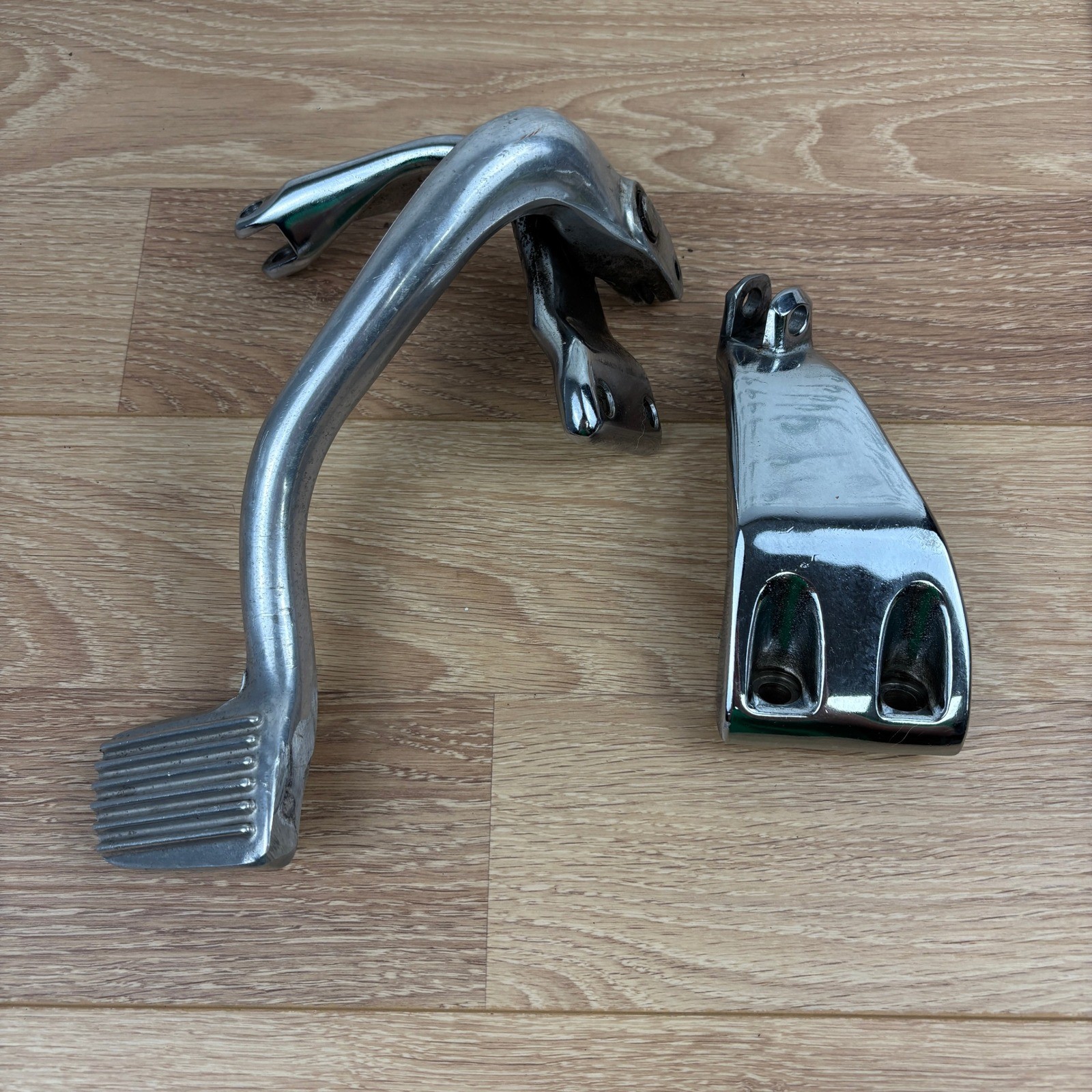 Chrome Motorcycle Foot Peg Assembly Set for Harley Davidson