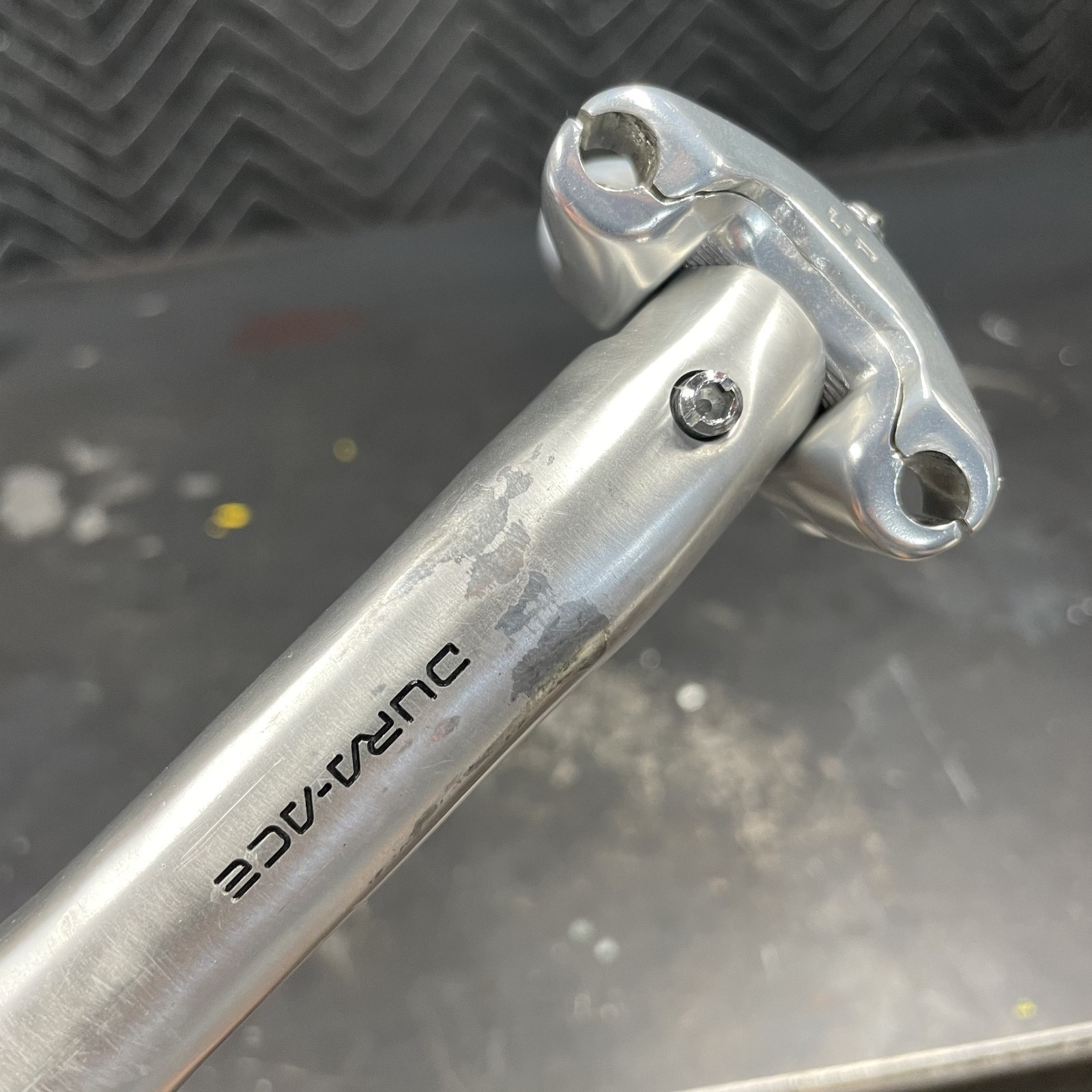 Vintage Shimano Dura-Ace Aero Seatpost – 25mm x 200mm – Used