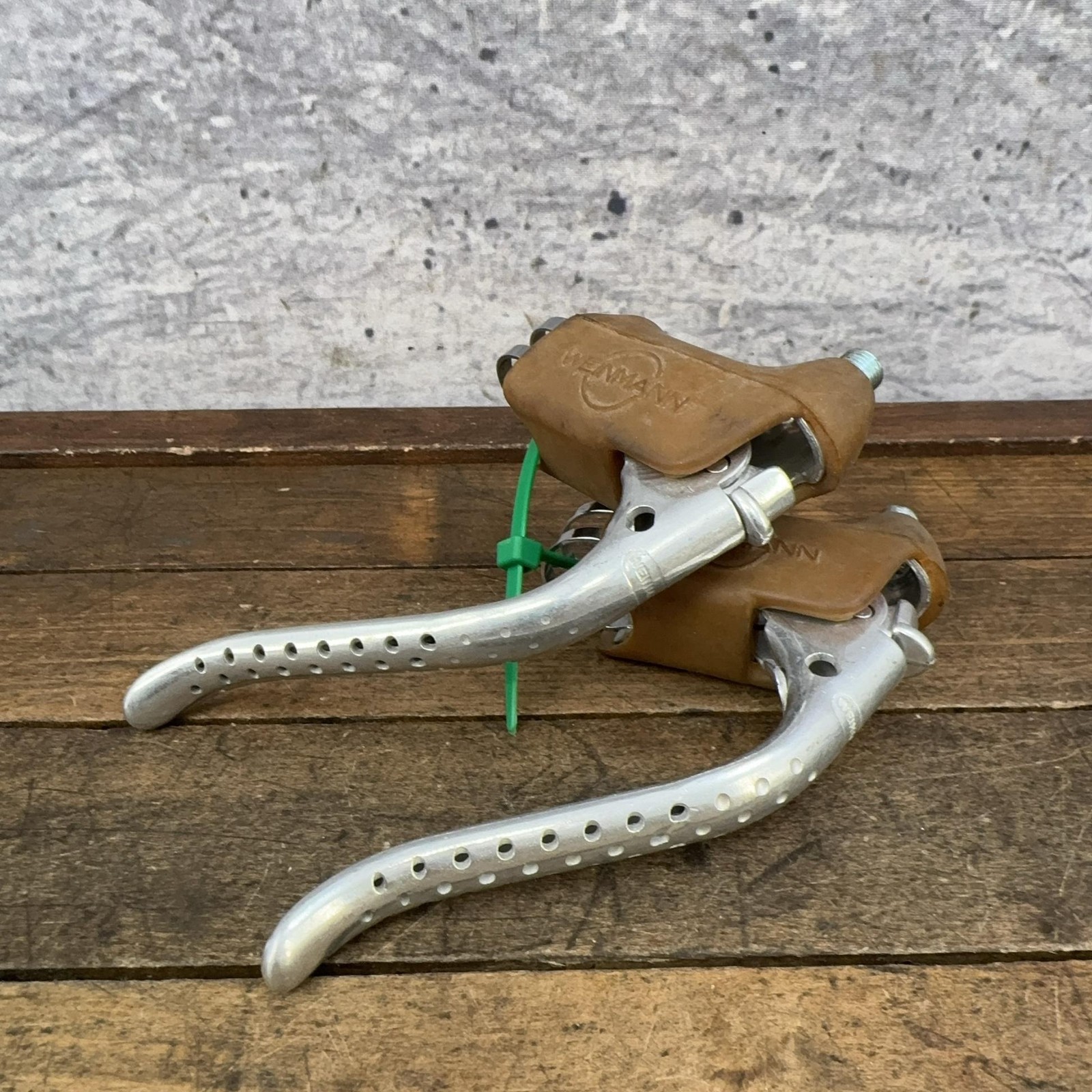 Vintage Weinmann Brake Levers Pair Drillium Gum Hoods Non-Aero Drop Bar Road