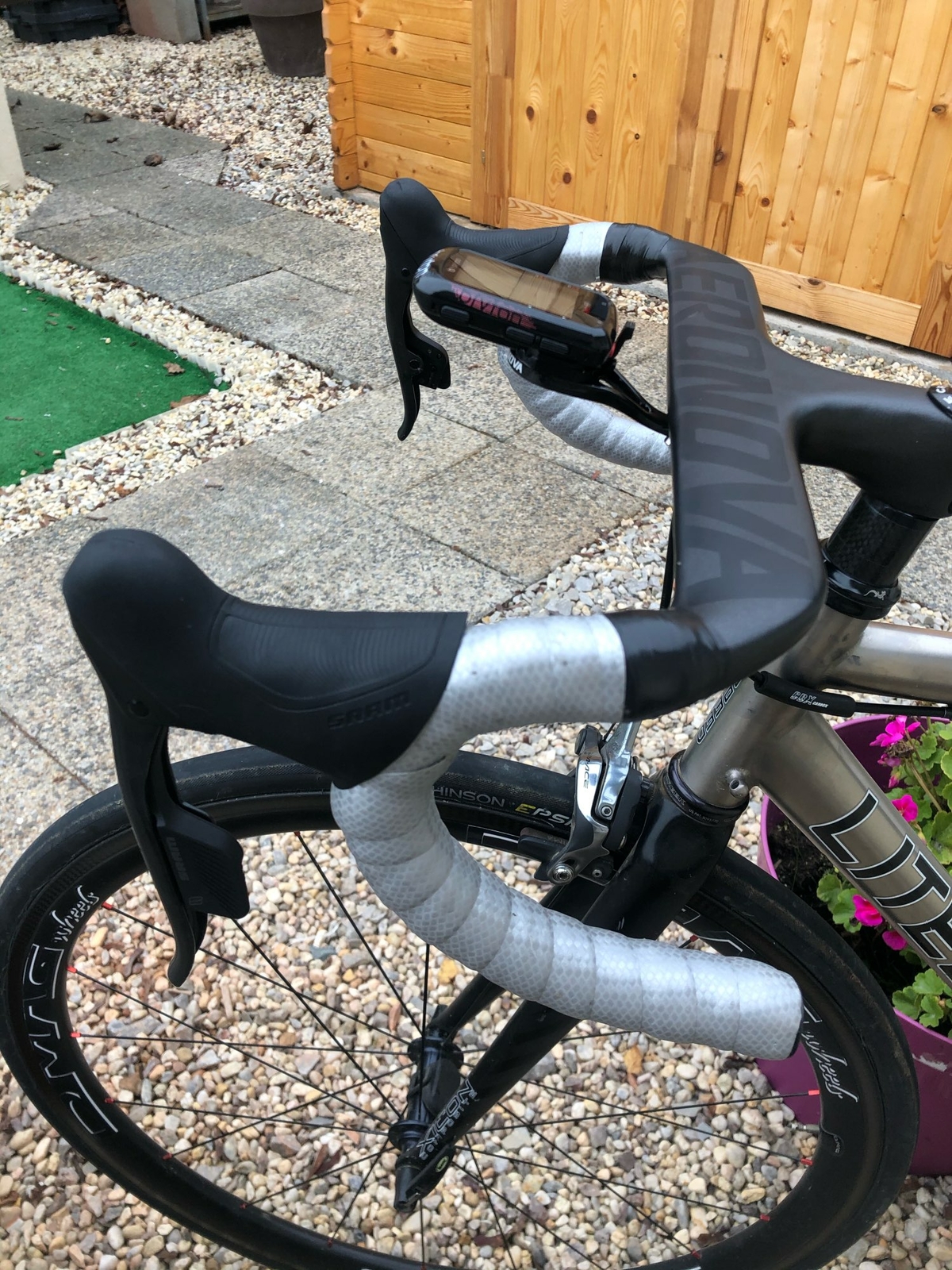 Integrated Handlebar Carbon Road Bike with Stem Internal Routing 400/420/440mm