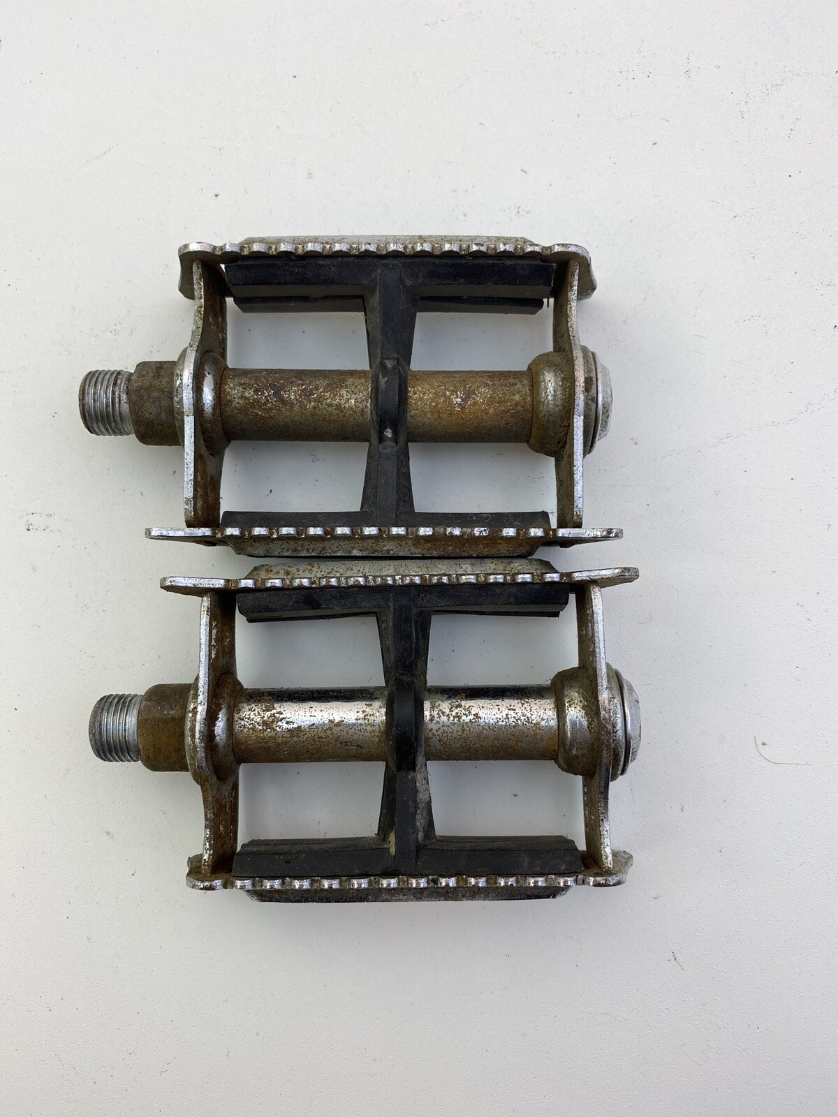 Vintage Tourney Crankset Set 52 40t 170 mm Chain Guard Old School Pedals LOT A17