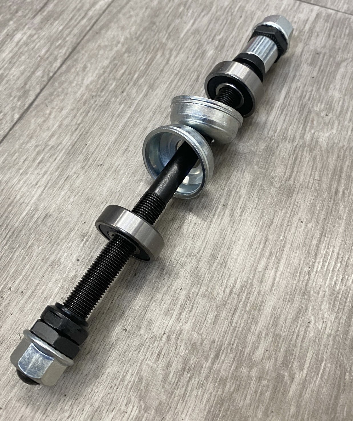 New Rear Hub Axle Spindle M10x185mm with Sealed Bearings & Cups BMX Bicycle Bike
