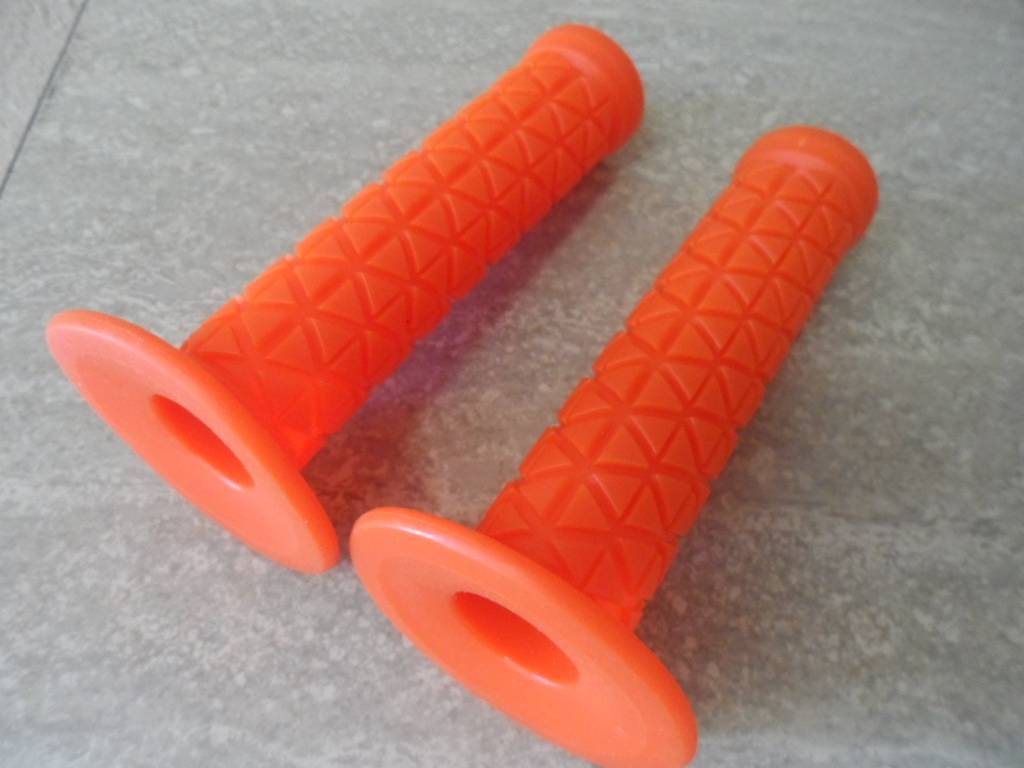 BICYCLE GRIPS ORANGE DIAMOND TRIANGLE KIDS FIXIE BMX CRUISER BMX LOWRIDER MTB