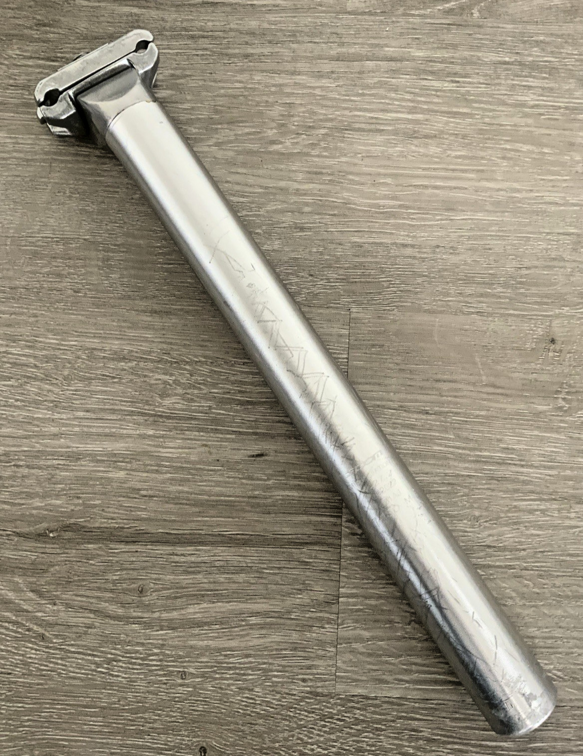 ZOOM SEAT POST 27.2 MM x 300 MM POST LENGTH 320 GRAMS ALUMINUM