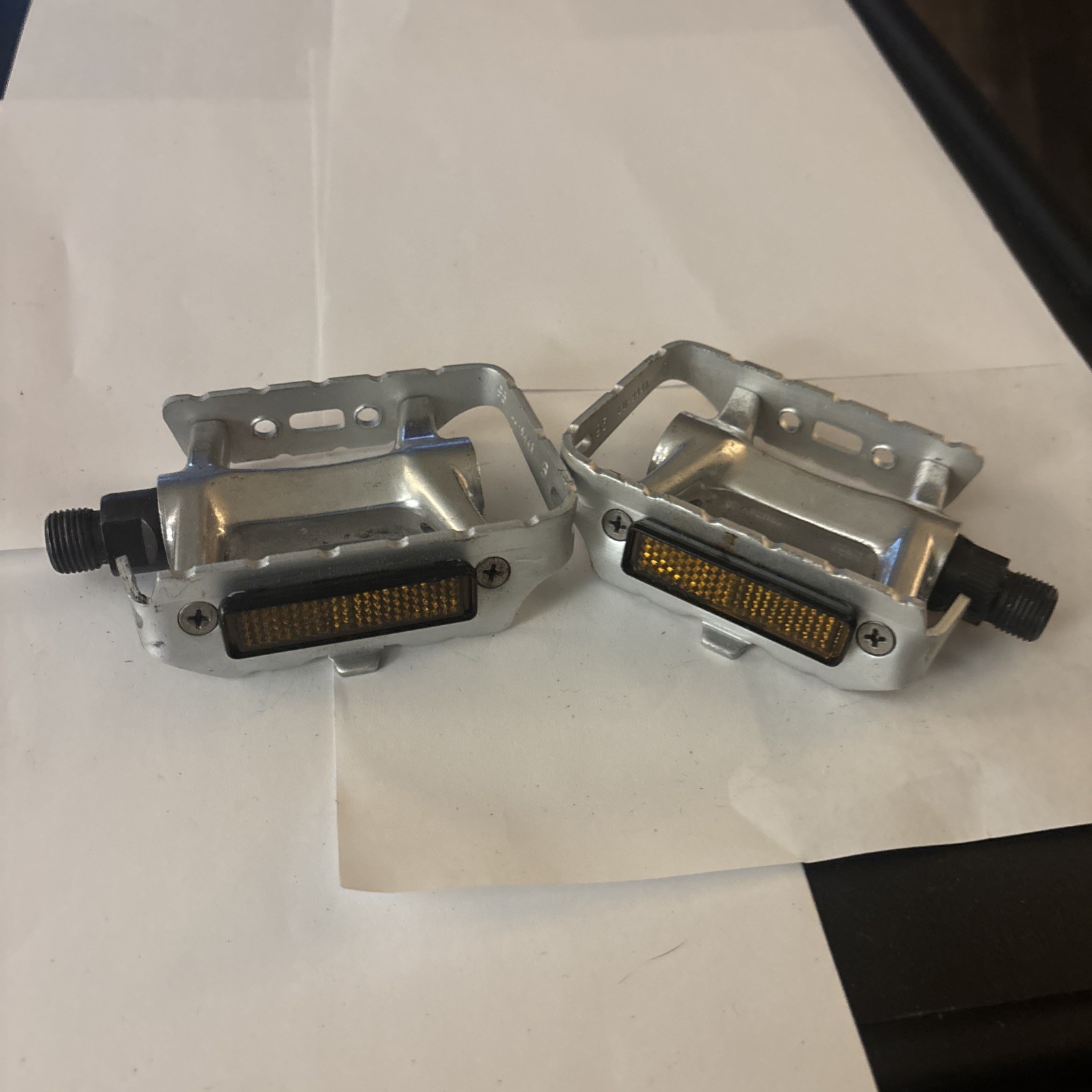 Wellgo LU-944 Mountain Biking Road Touring Pedals 9/16″ Silver Color
