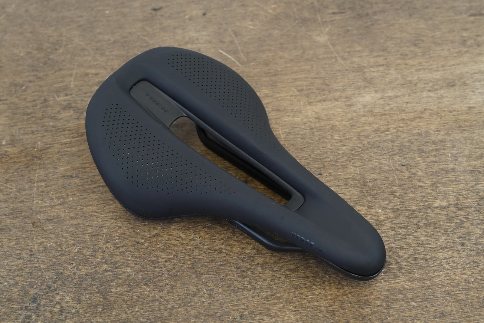 NEW TAKE-OFF 145mm Bontrager Verse Pro Carbon Rail Road Saddle 178g