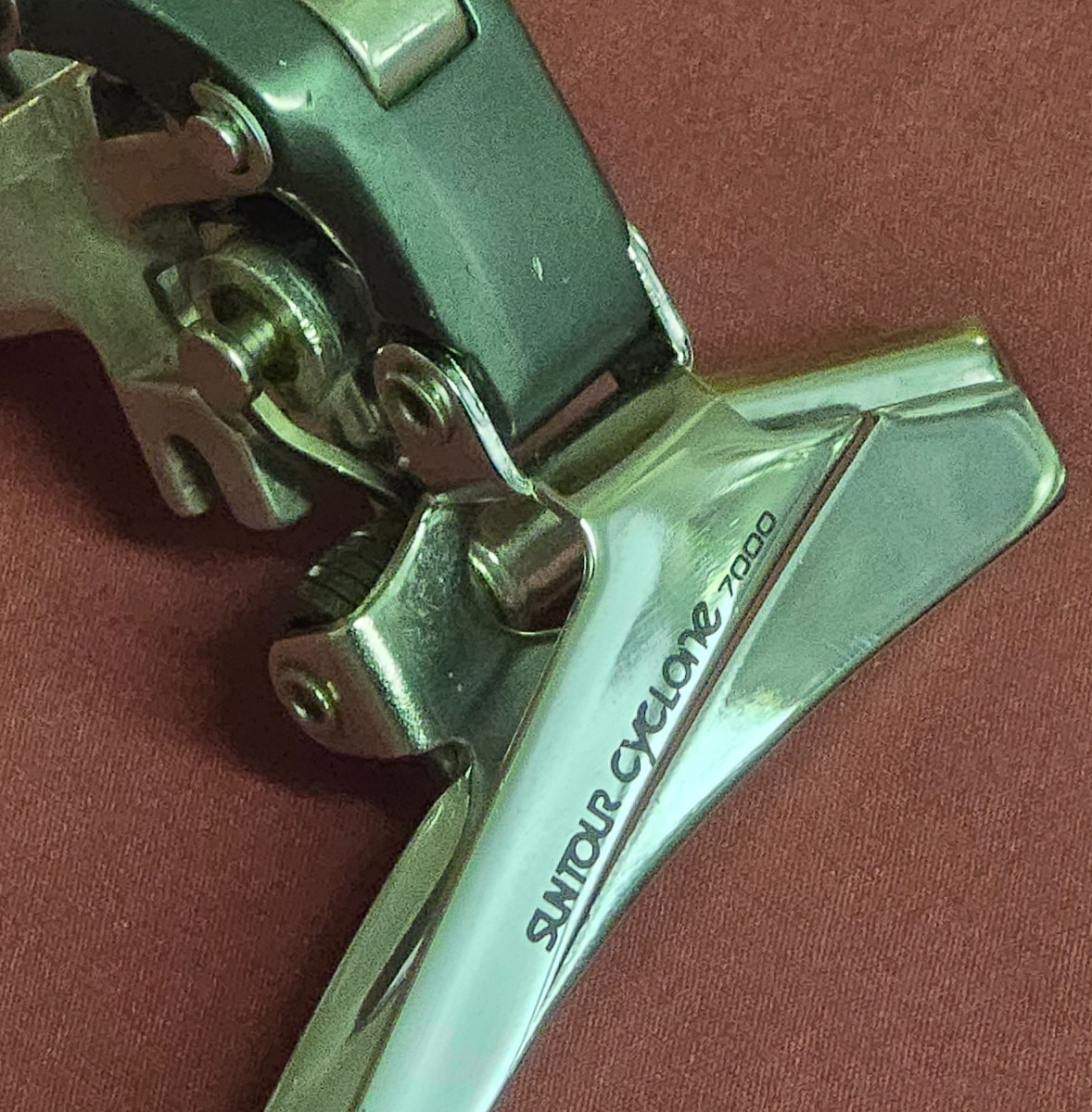 Suntour Cyclone 7000 Front Derailleur 28.6 mm, Bottom Pull, Road, NOS, 6/7 Sp