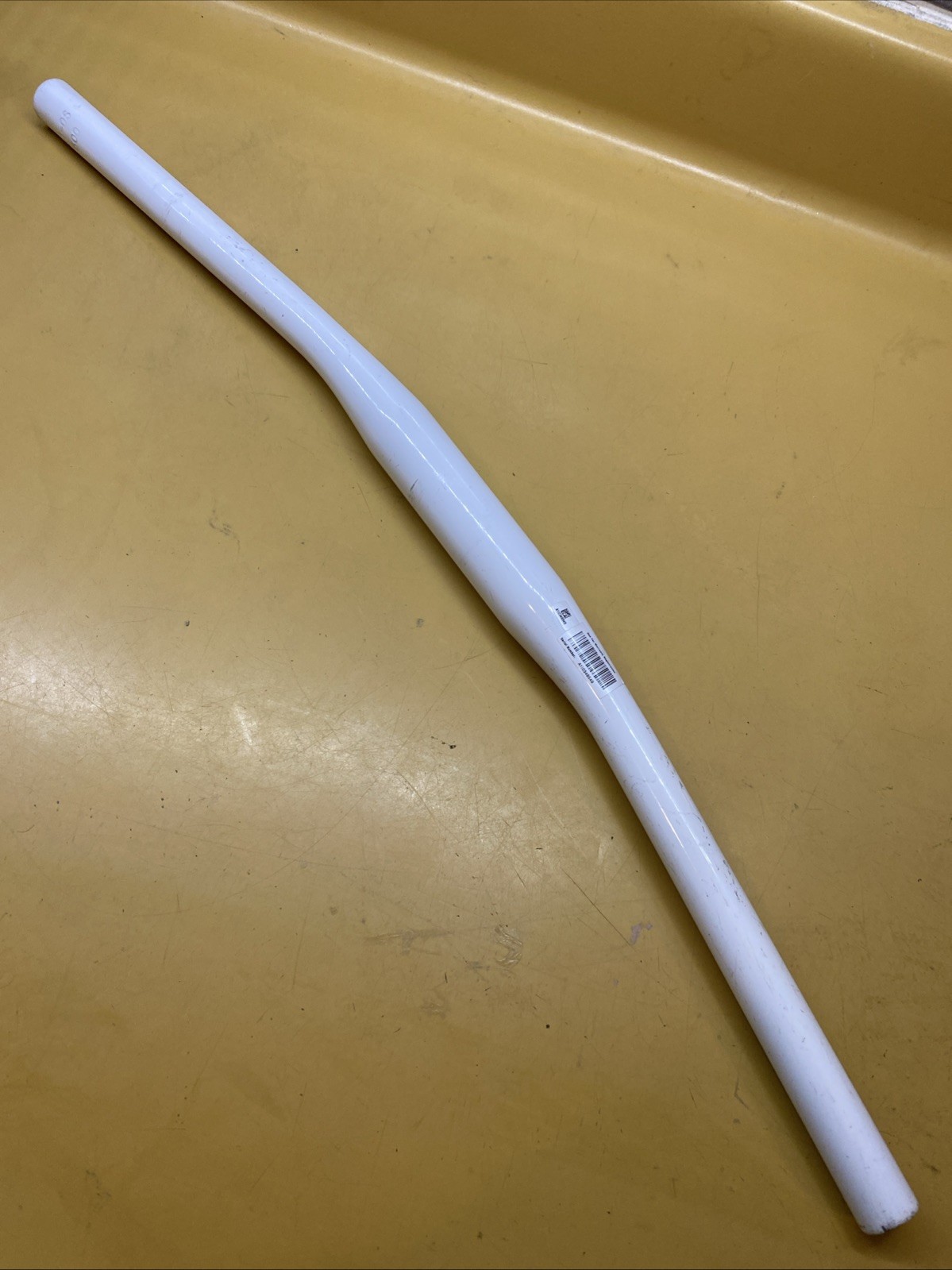 White FSA V-Drive Aluminum 600mm x 9* x 4* x 31.8 Flat Handlebar