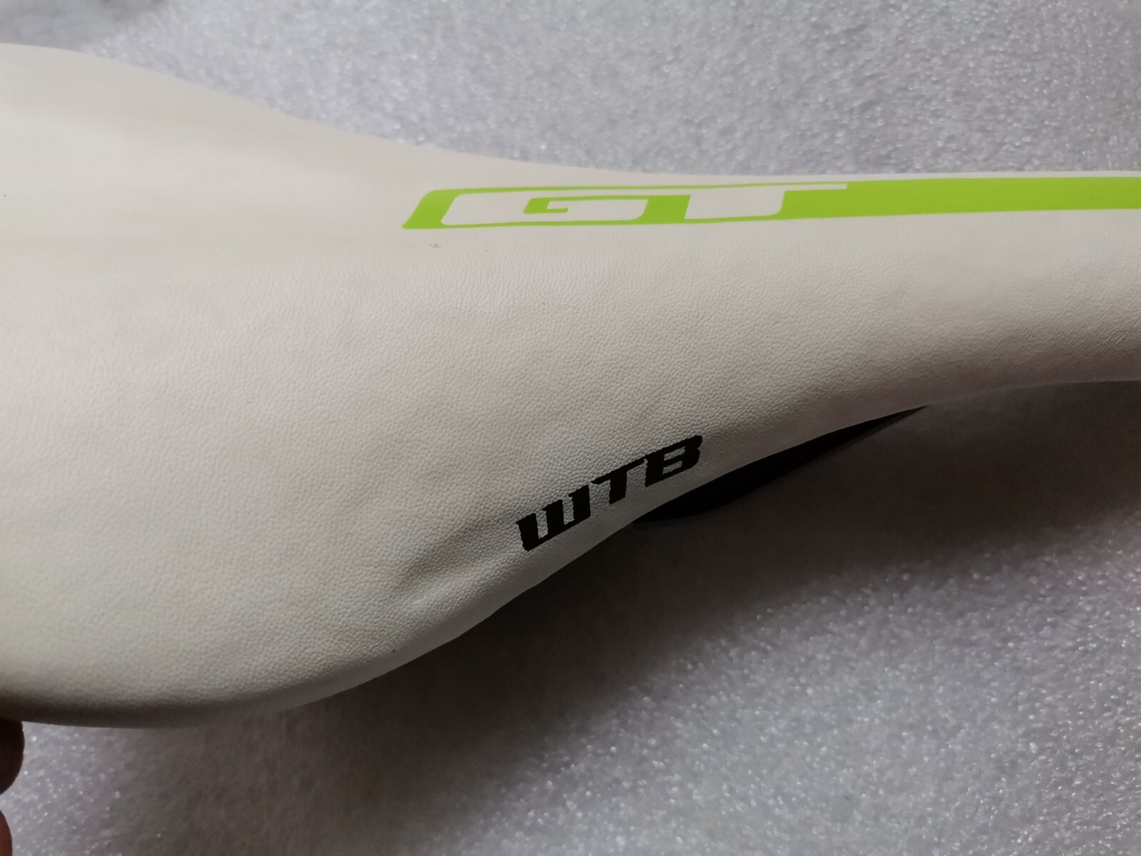 NEW GT SADDLE SEAT BY WTB ROAD MTB WHITE GREEN 139MM WIDTH