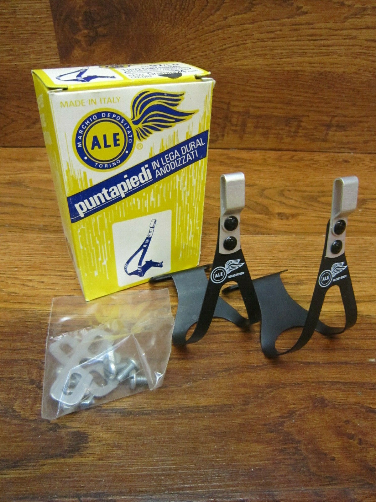 NOS ALE TOE CLIPS – MATTE BLACK ANODIZED ALLOY – SMALL – 97 L.D.