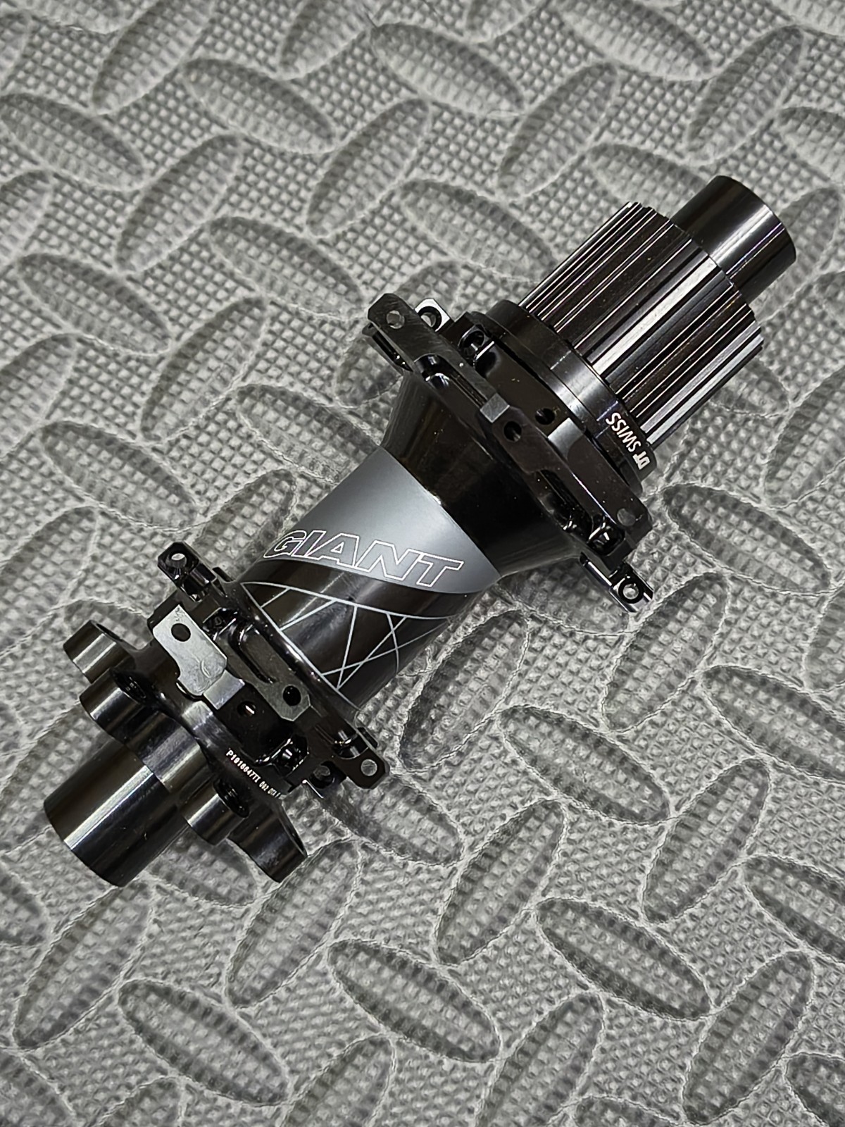 DT Swiss Rear Hub 240S Boost 12×148 28H Micro Spline 6-Bolt Ratchet 18T Giant