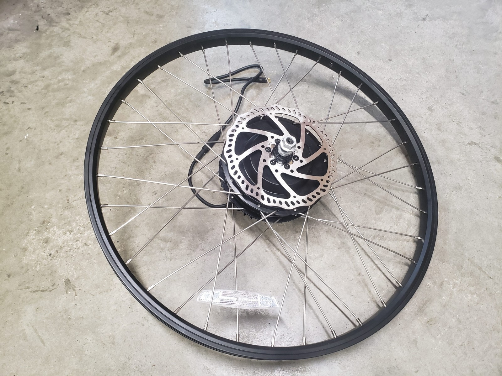 26″, 500W Bafang rear hub motor w/display, controller, levers, 13 gauge spokes
