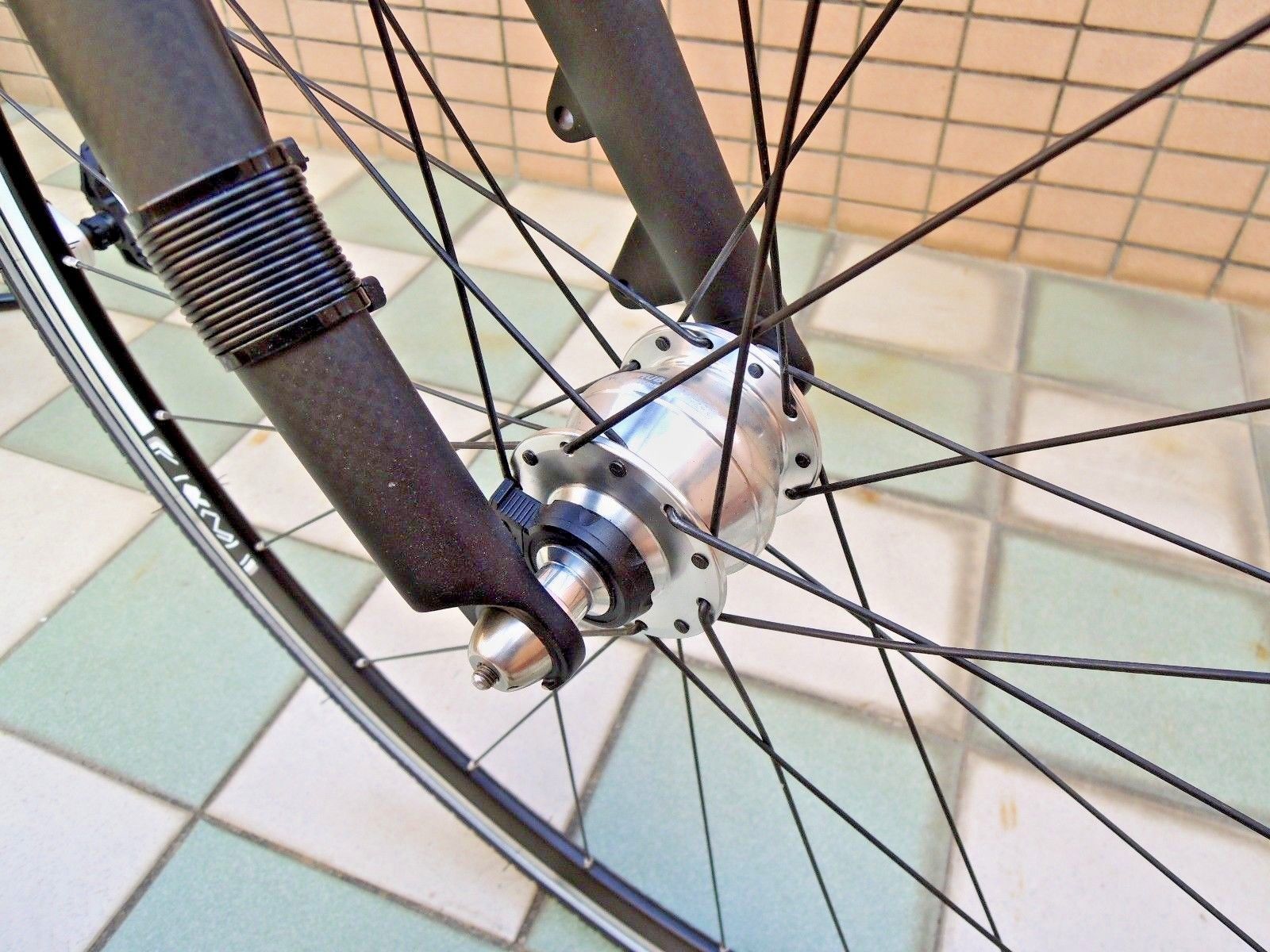 Shutter Precision (SP) hub dynamo (dynohub) PL-8 – For Centerlock disc brakes!