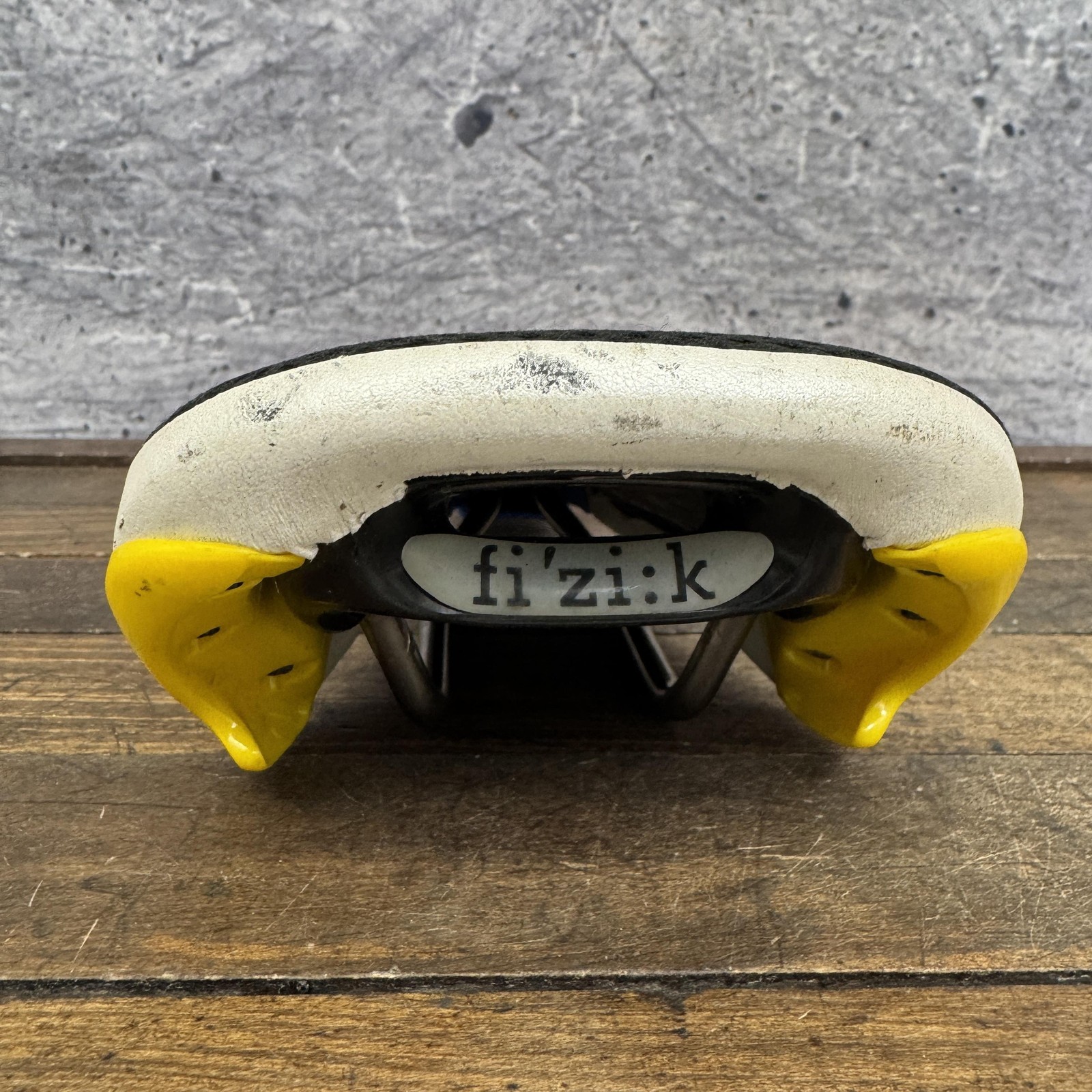 Fi’zi:k Pony Seat Titanium Saddle Blue Yellow White 142mm Italy MTB Freeride