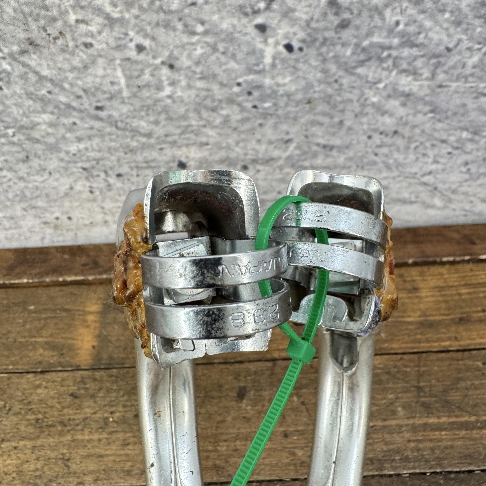 Vintage Shimano 600 Brake Levers Pair Drilled Non-Aero Drop Bar No Stops