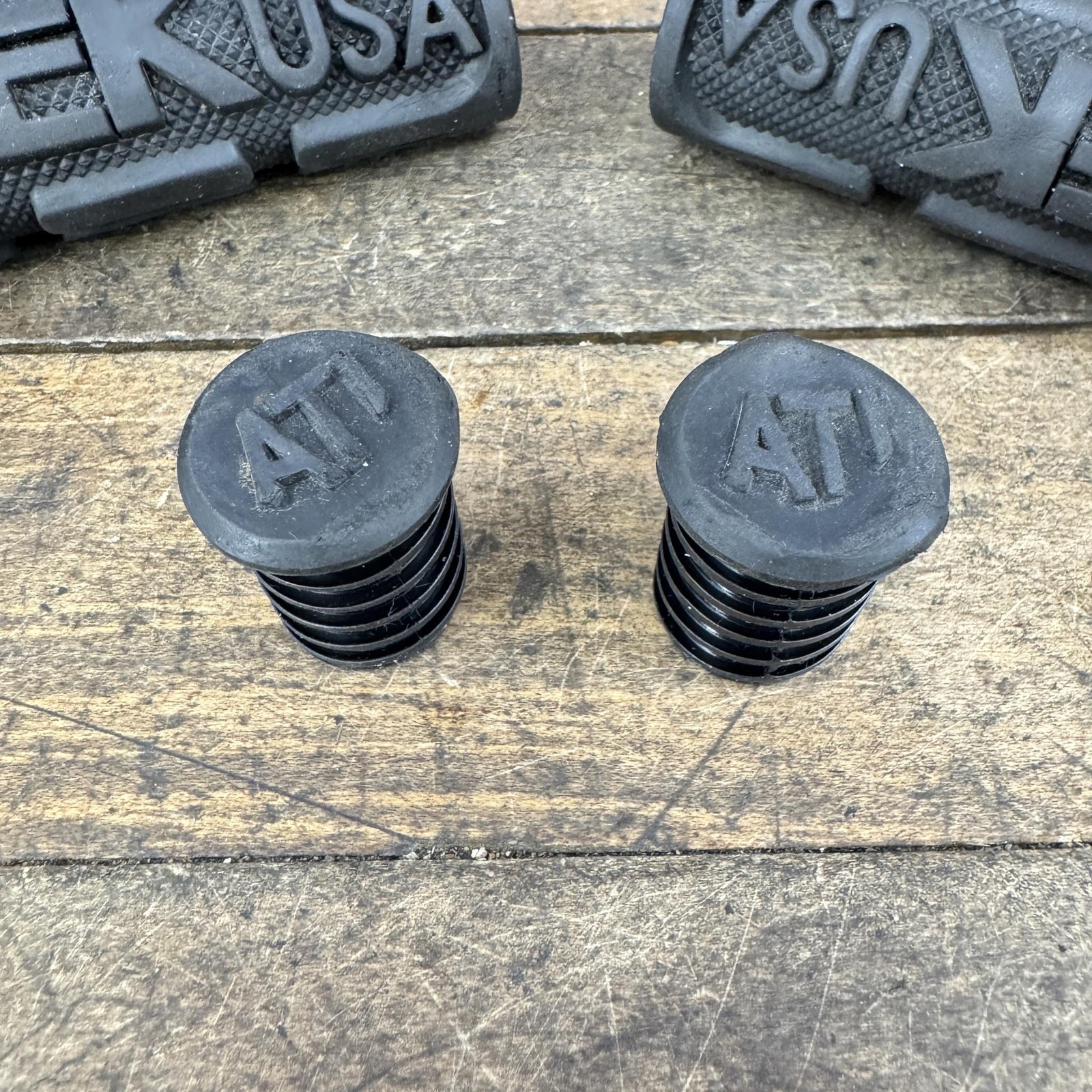 Trek USA Handlebar Grips Pair Black Rubber ATI Bar Ends Bike MTB 990 970 90s