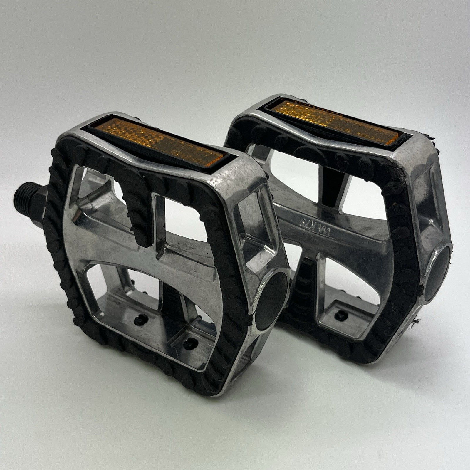 WELLGO LU-214 Pedals, 9/16″ Aluminum XLarge Platform Anti-Slip **FAST SHIPPING**