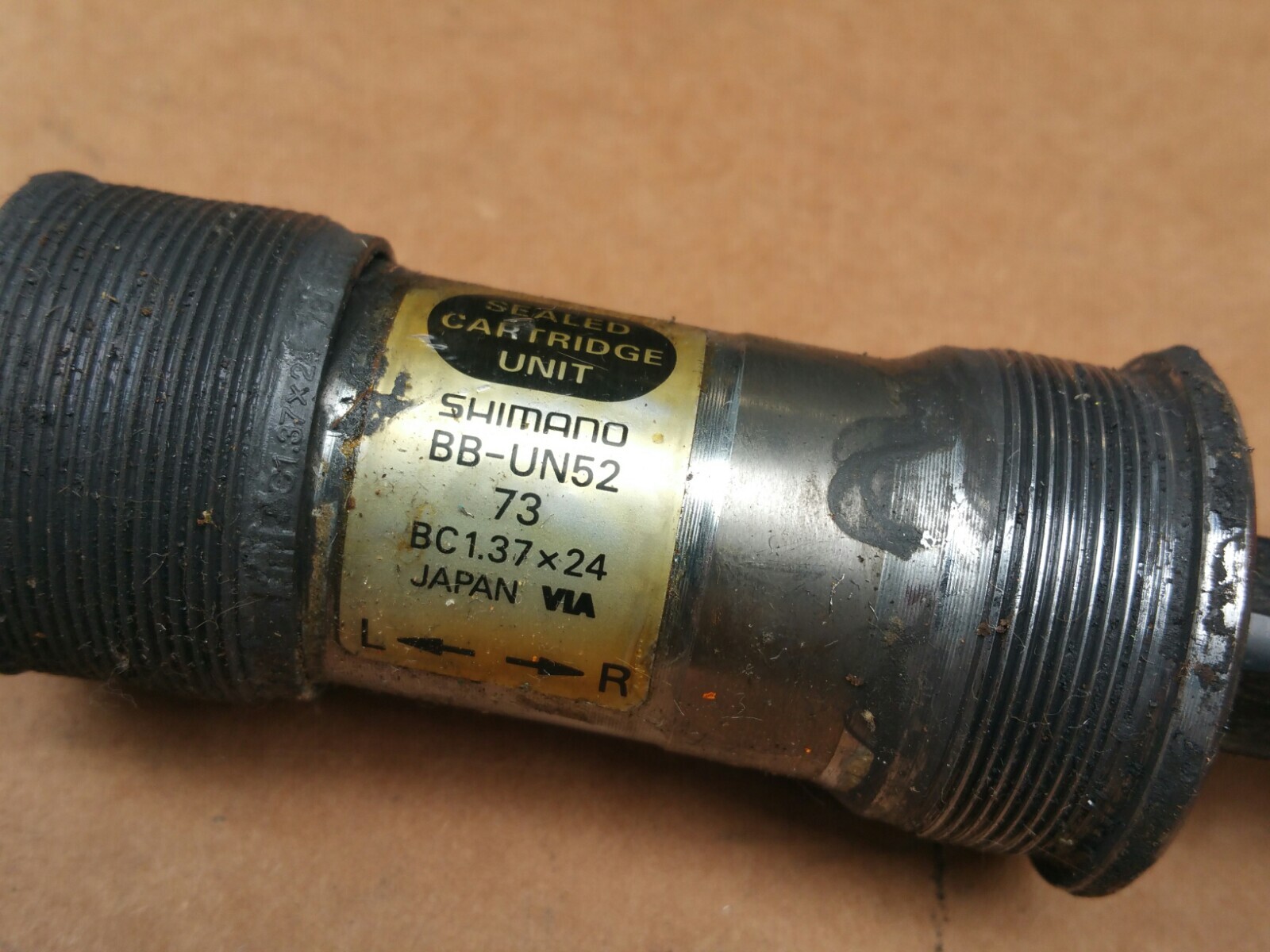 Shimano BB-UN52 Cartridge Bottom Bracket 73mm Shell 114mm Spindle made in Japan