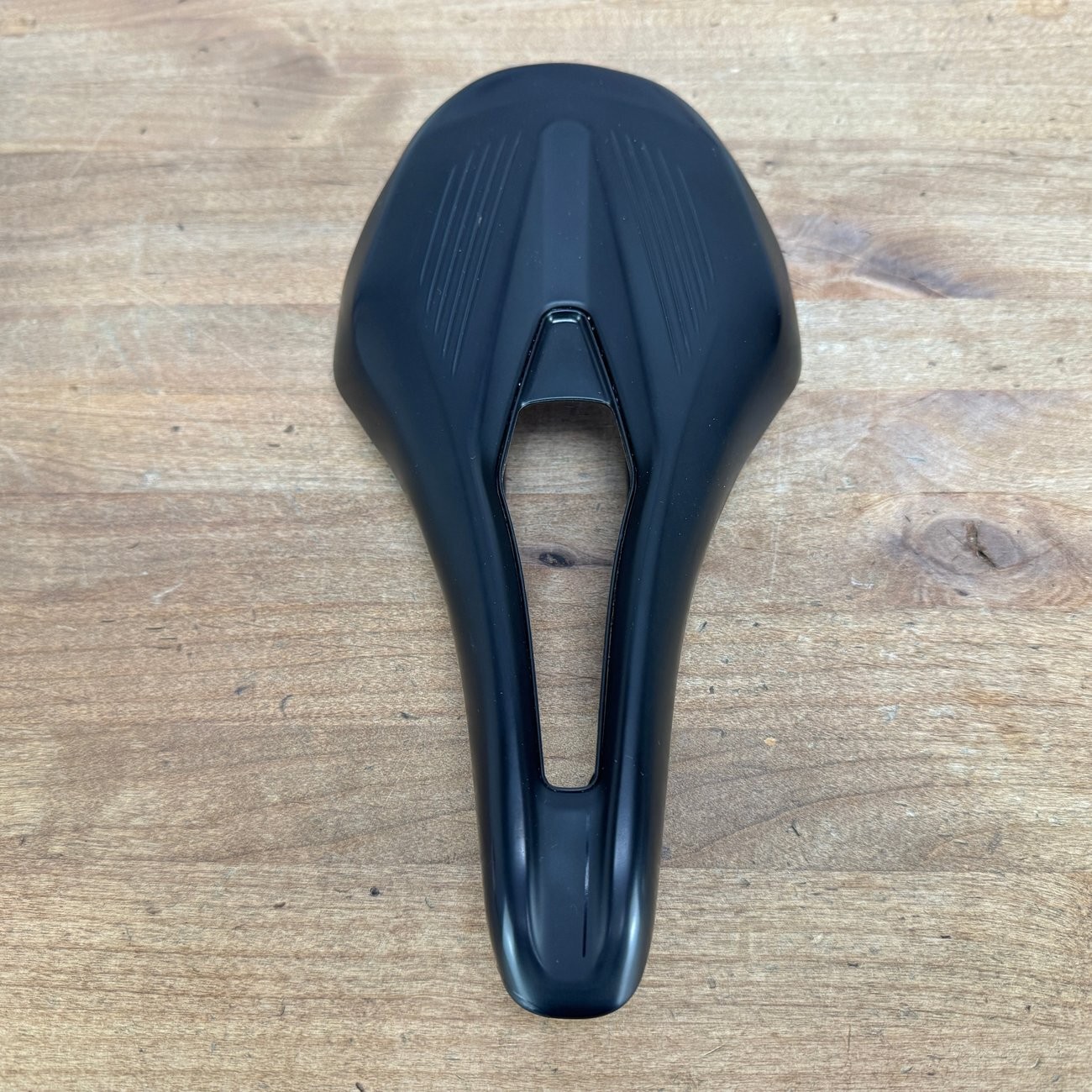 Fizik Argo Vento R1 140mm 7x9mm Carbon Rails Bike Saddle 193g