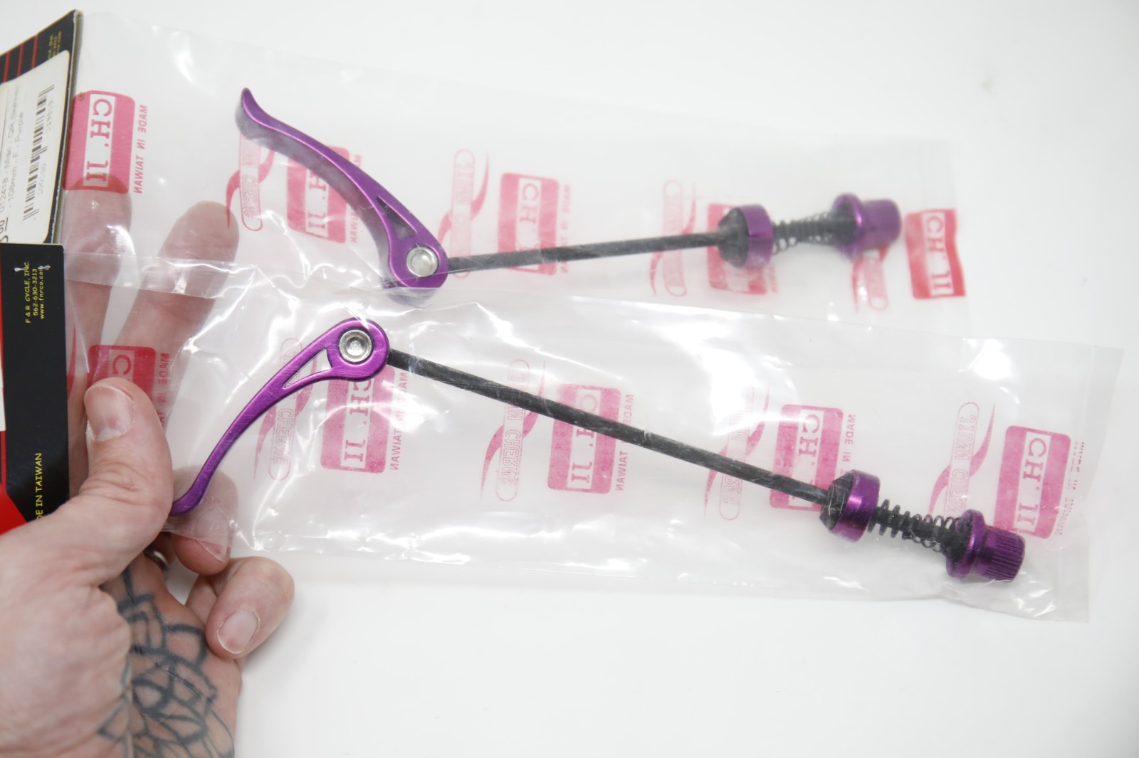 F&R Cycle purple quick release set front and rear – new