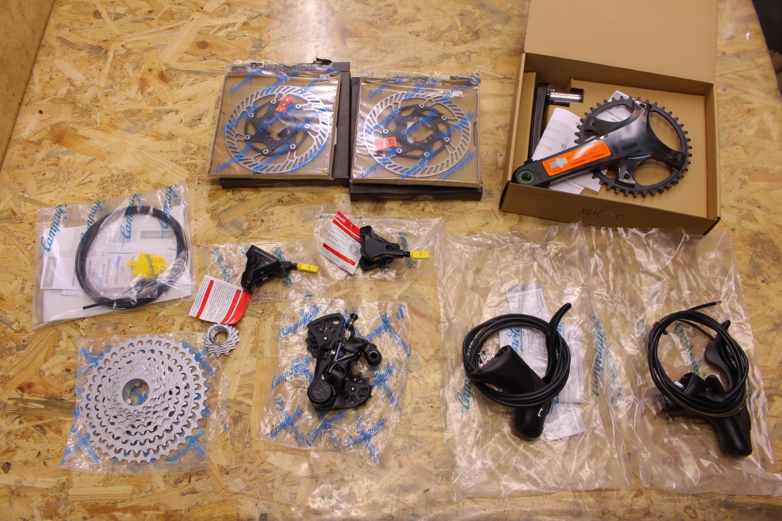 Campagnolo Ekar Groupset 1 x 13 Speed Gravel Bike 172.5 mm 40T 9-42 Cassette