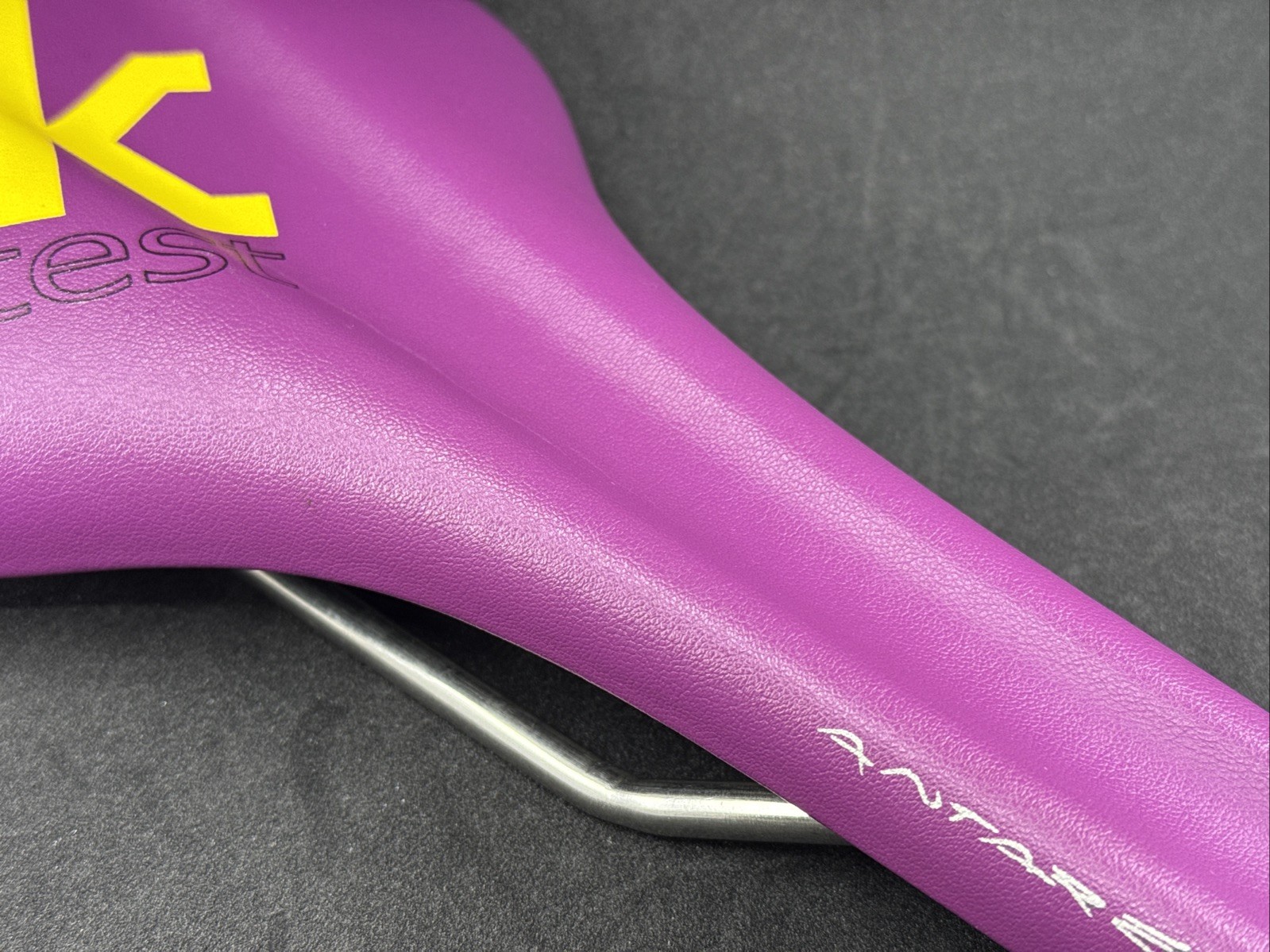 fi:zi’k Antares VS TEST Purple 142mm K:ium Rail Saddle EXCELLENT USED