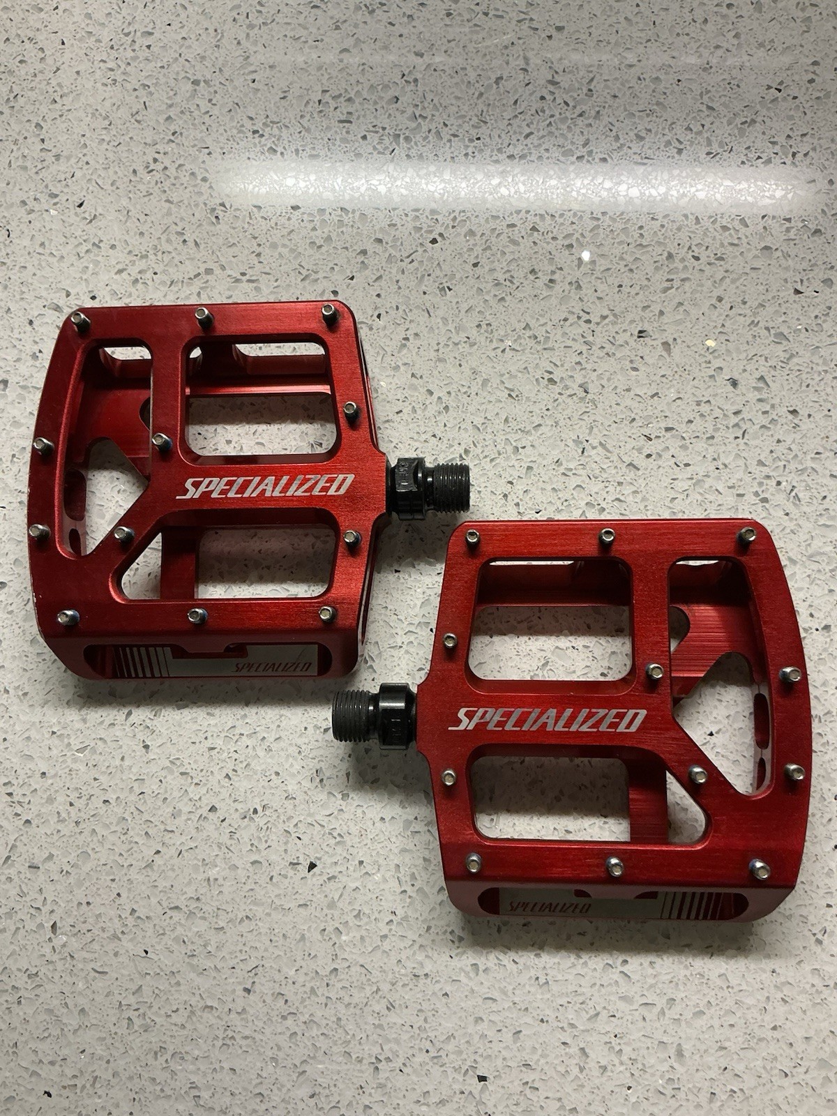 Specialized Bennies Platform Pedals Red Ano