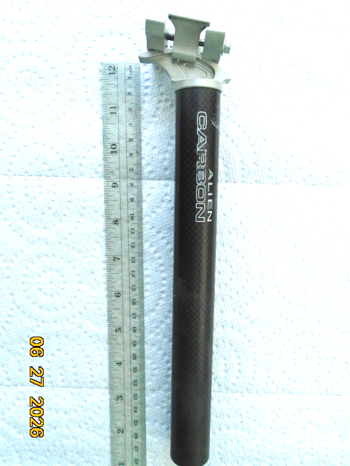 USE Alien Carbon Seatpost, 27.2 mm, 240 mm, Black