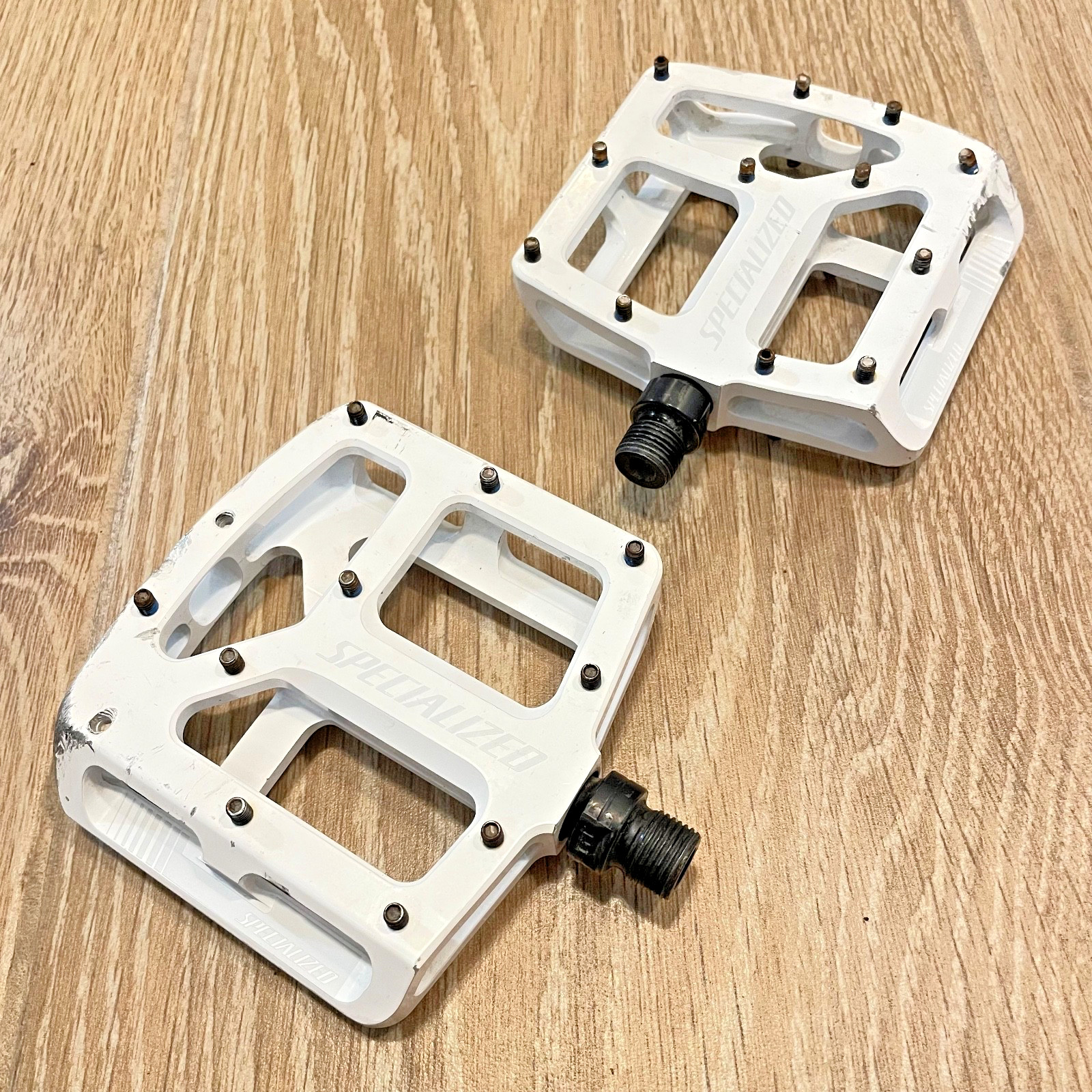 Specialized Bennies Flat Mountain Bike Pedals 9/16 White Downhill Enduro MTB DH