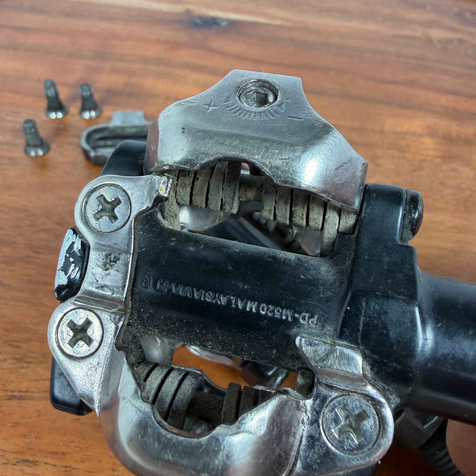 Shimano PD-M520 Clipless SPD Pedals Dual-Sided MTB Mountain Bike Pedals READ