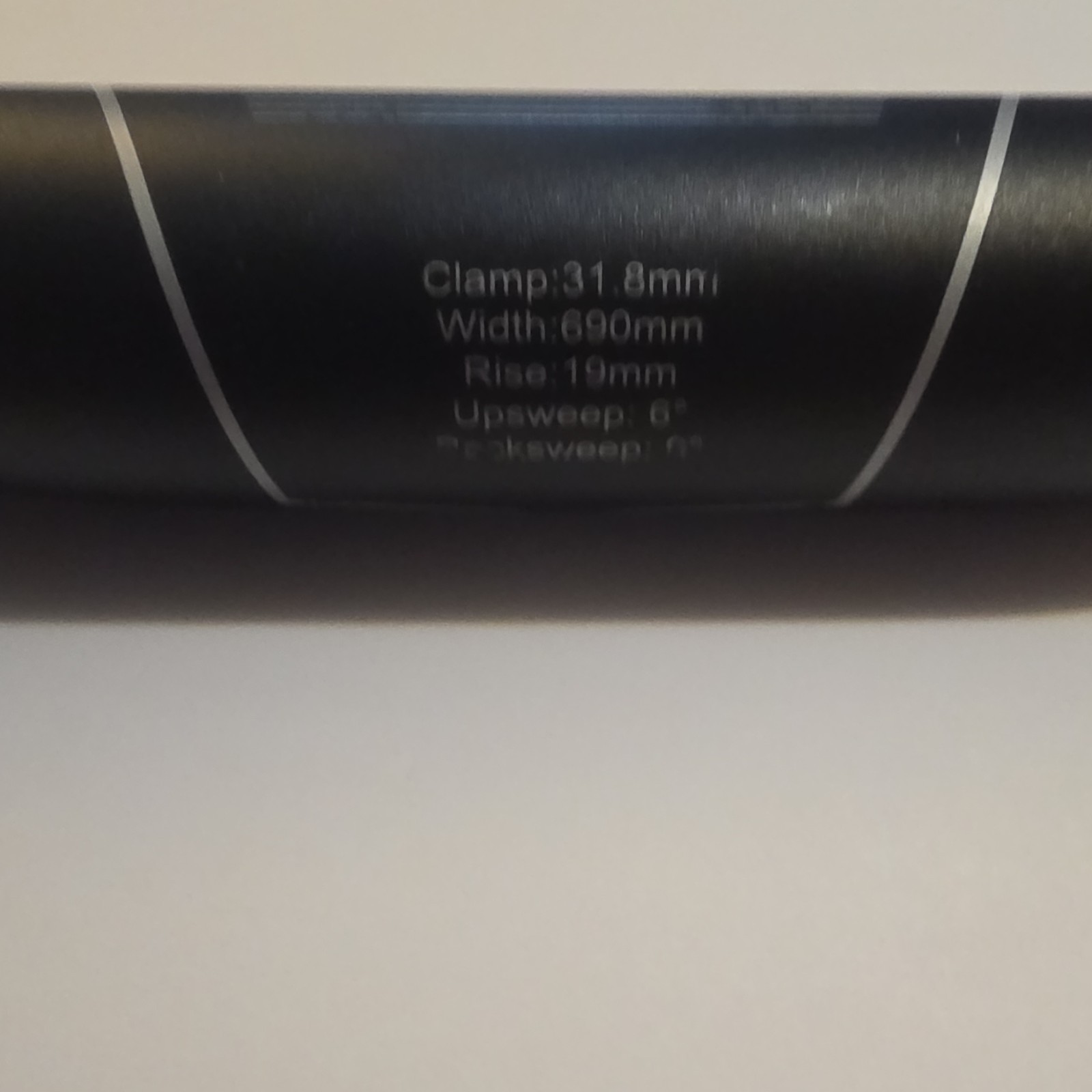 Giant Connect Bicycle Handlebars 31.8mm Clamp 690mm Width Black
