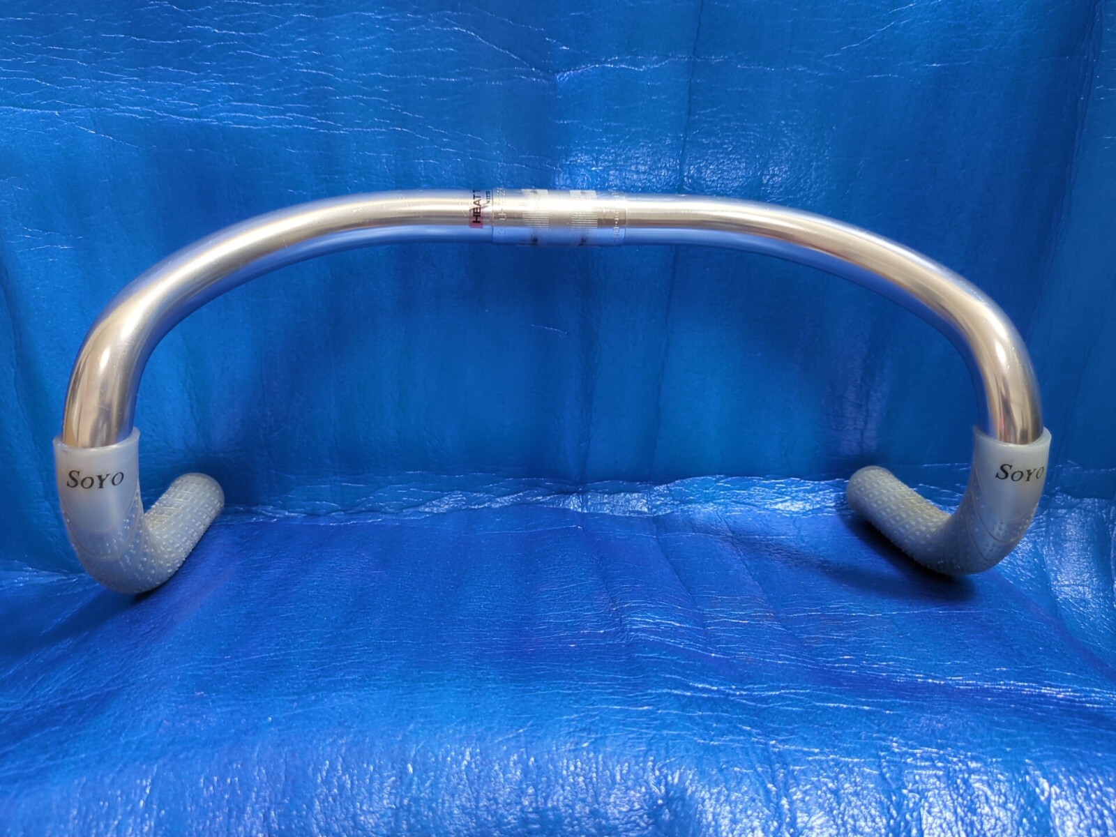 Nitto B125 AA 370mm NJS Handlebar + Soyo Grips