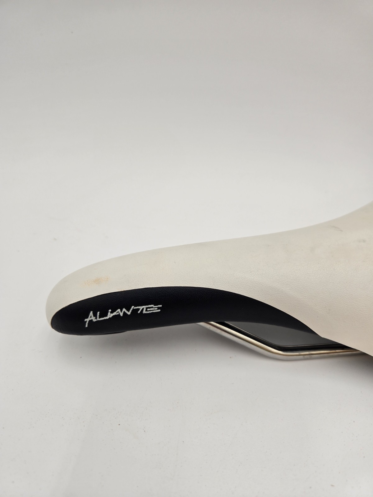 Classic FIZIK Fi’zi:k Aliante White Twin Flex Saddle Carbon Rails Bicycle Seat