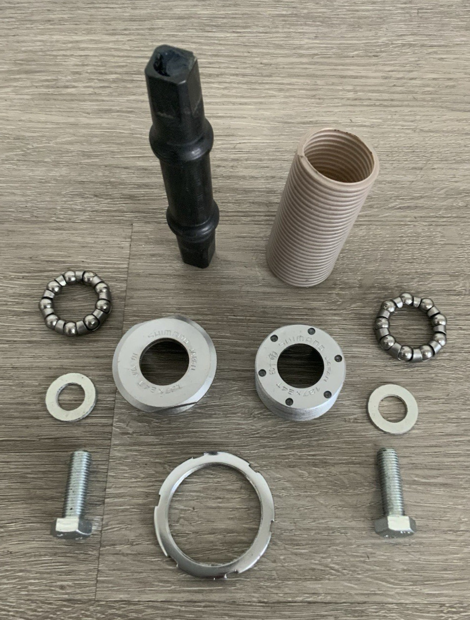 SHIMANO 600 BOTTOM BRACKET BRITISH THREADING 68-113 MM