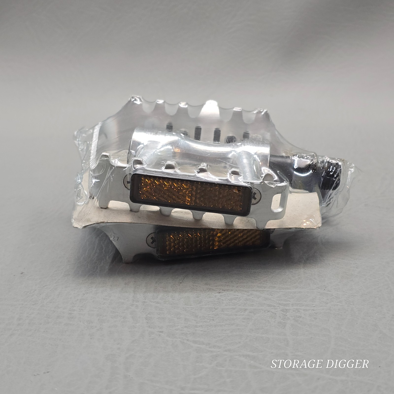 VTG NEW Nashbar 9/16″ K20427 Cage Pedals with Reflectors, Alloy/Steel, Taiwan