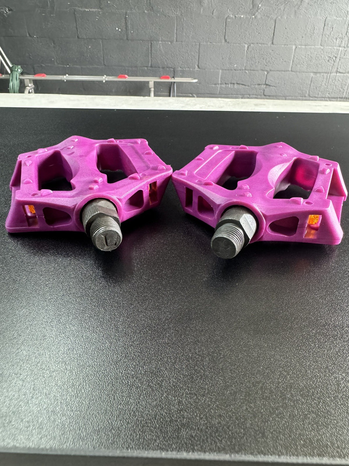 Resin Body Pedals 9/16″ PURPLE