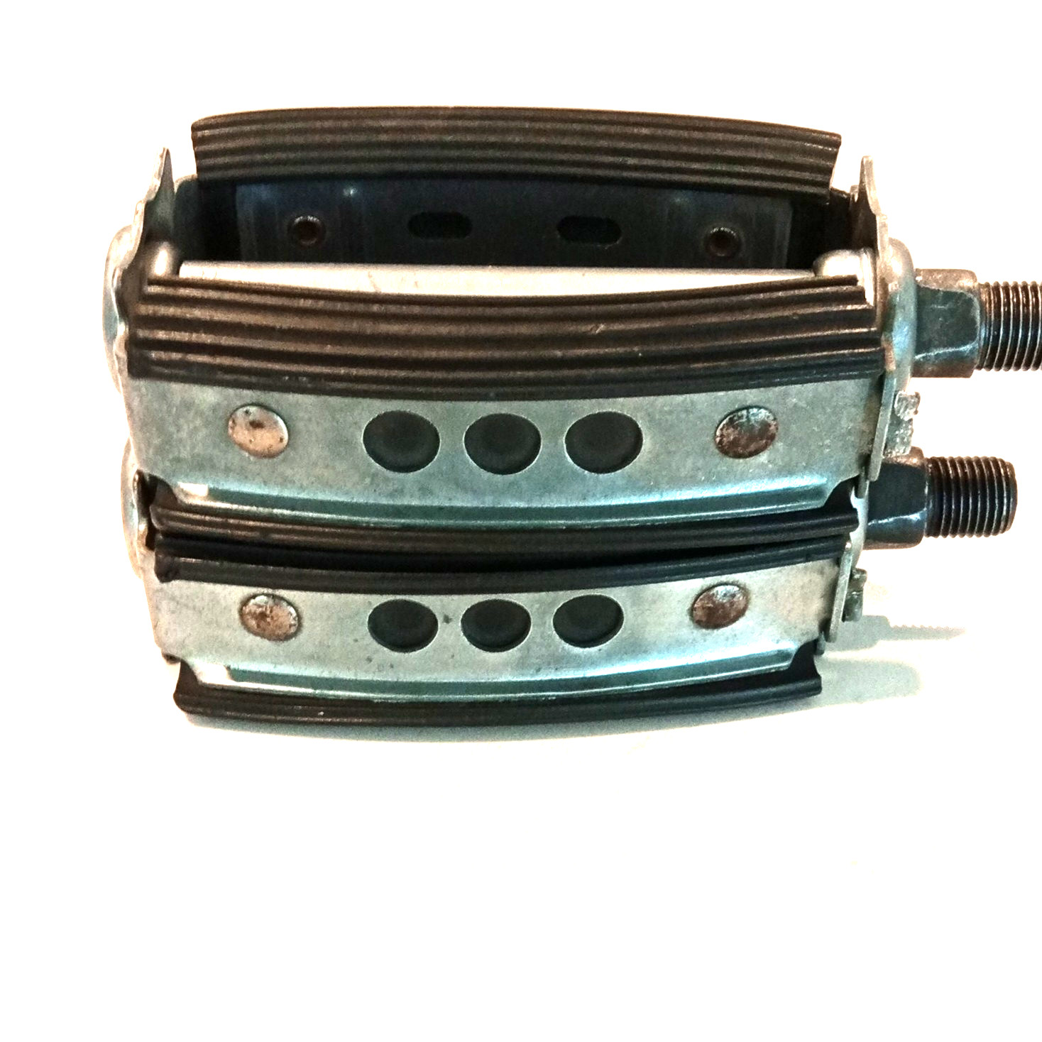 Wald 3 Hole Bow Pedals 1/2 in Axle Rubber/Steel Silver/Black Nice!